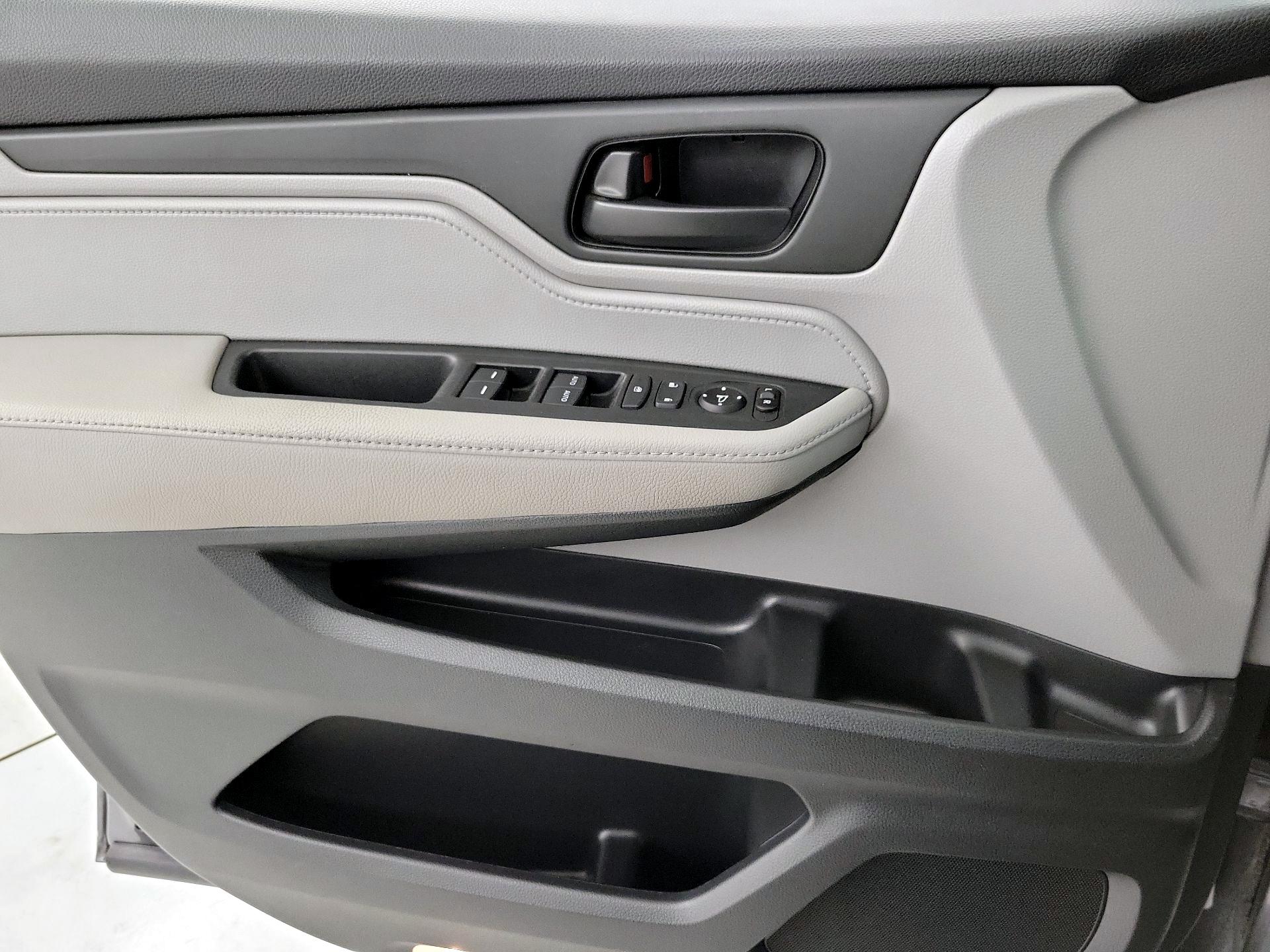 Thumbnail: 2019 Honda Odyssey - 12