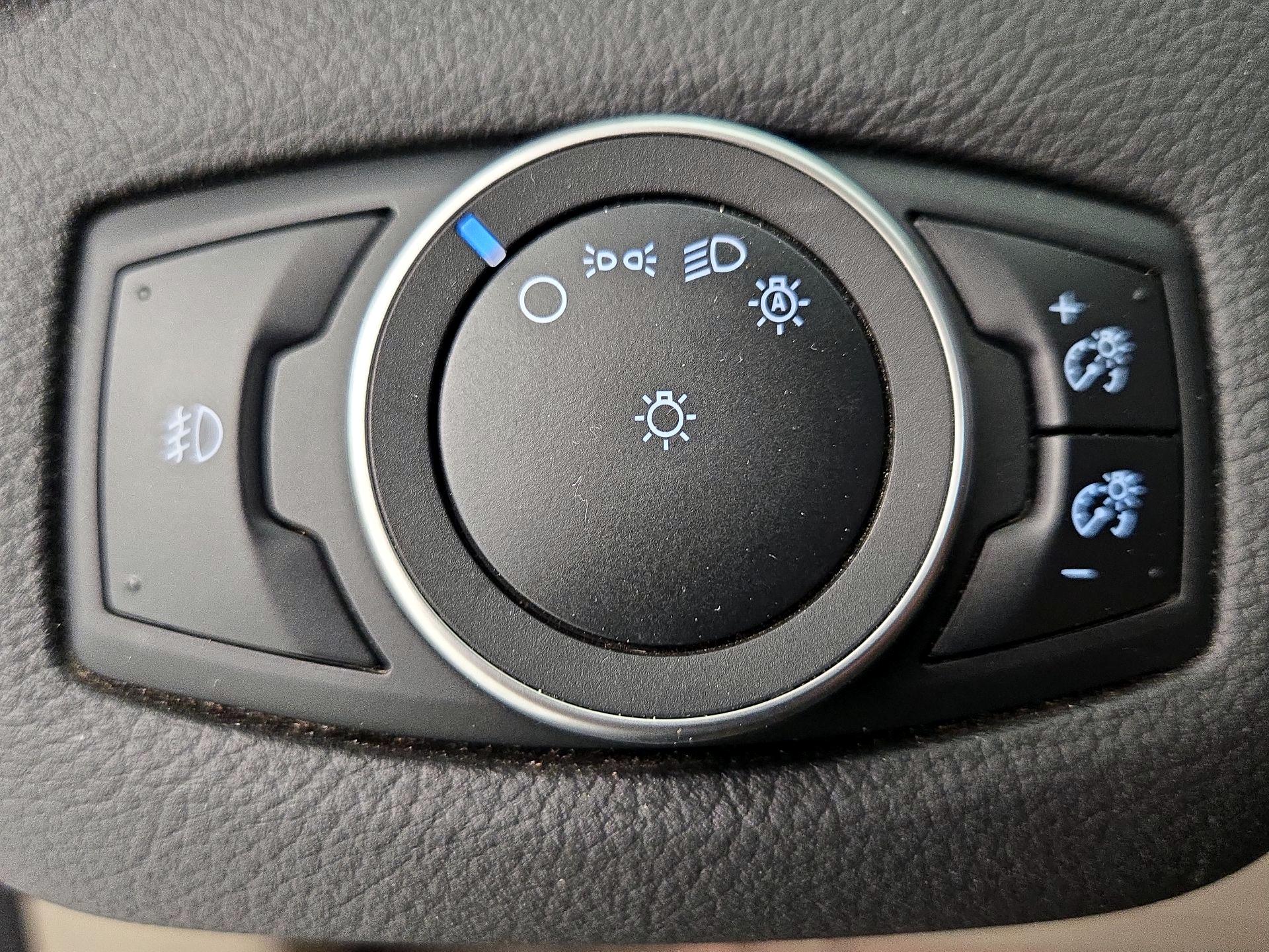 Thumbnail: 2016 Ford Escape - 13