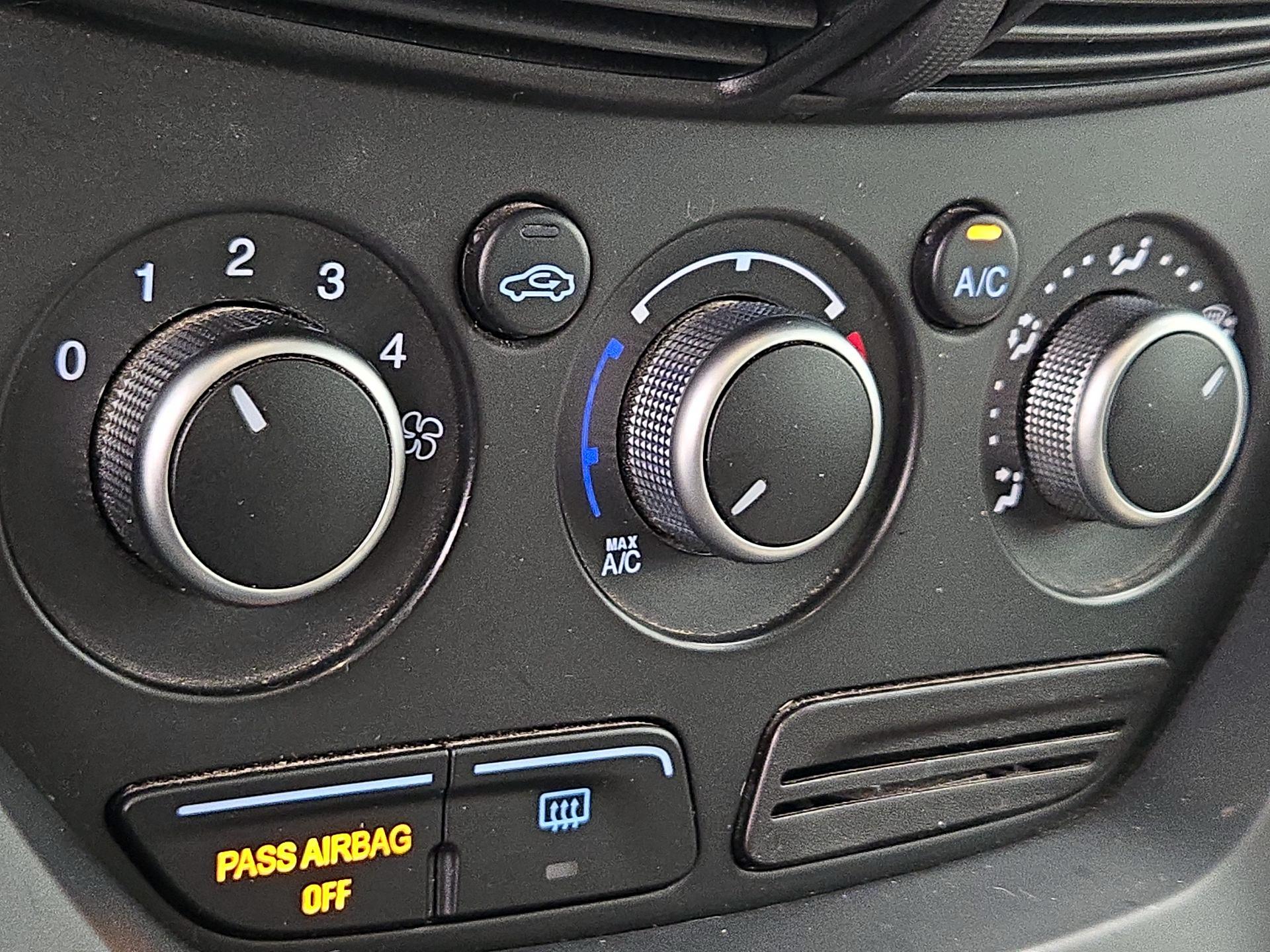 Thumbnail: 2016 Ford Escape - 16