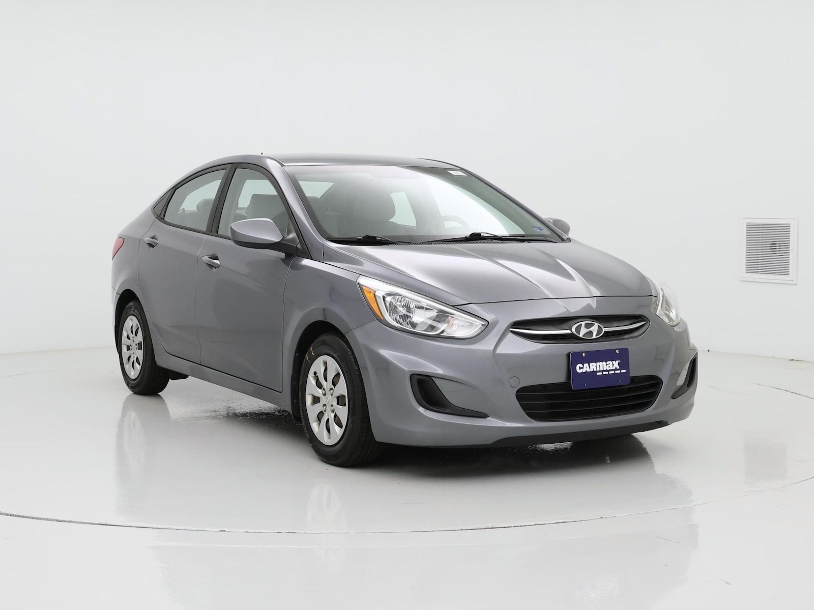 2017 Hyundai Accent SE - Photo 2