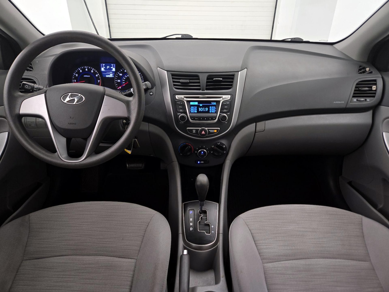 2017 Hyundai Accent SE - Photo 10