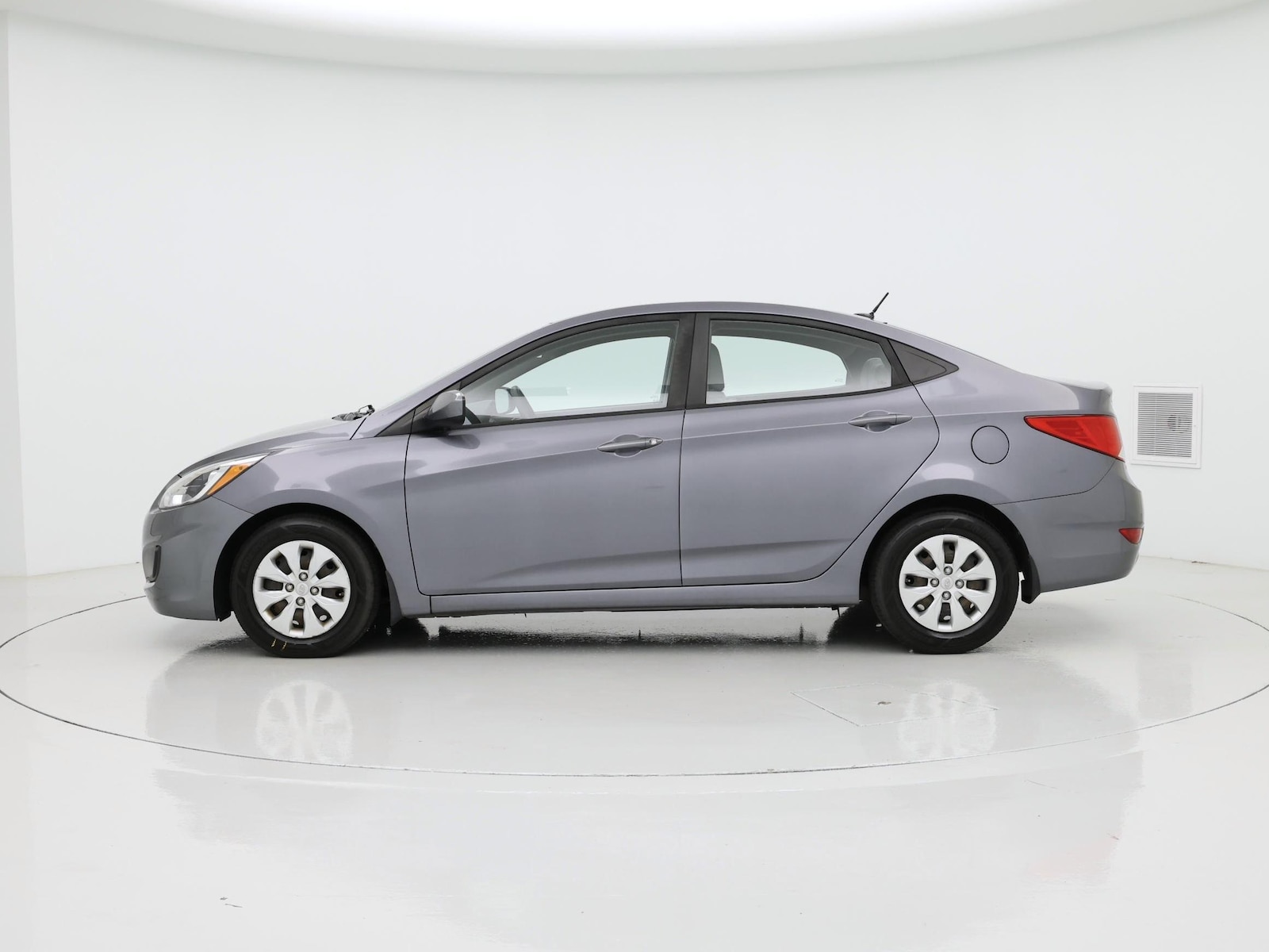 2017 Hyundai Accent SE - Photo 4