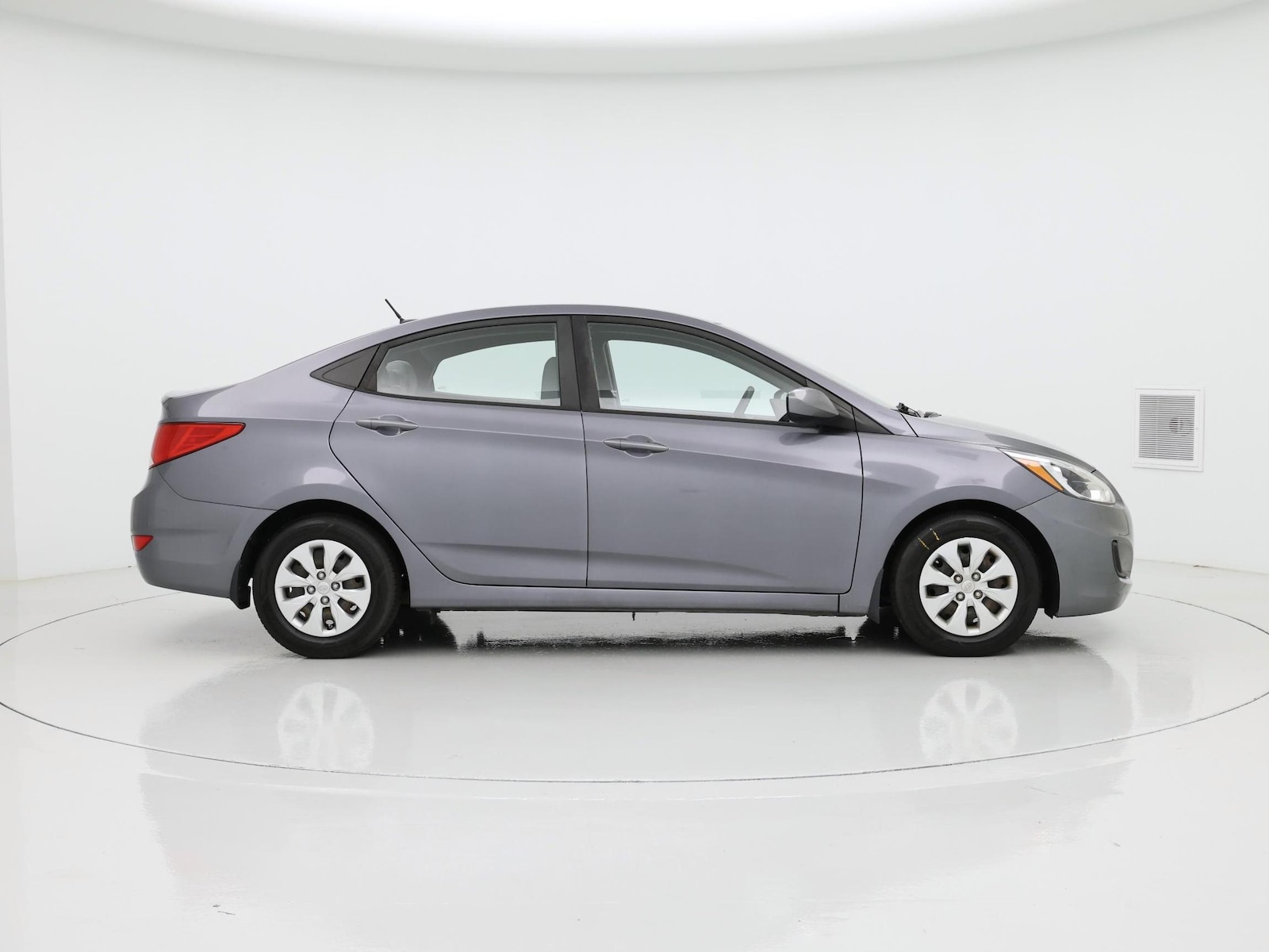 2017 Hyundai Accent SE - Photo 8