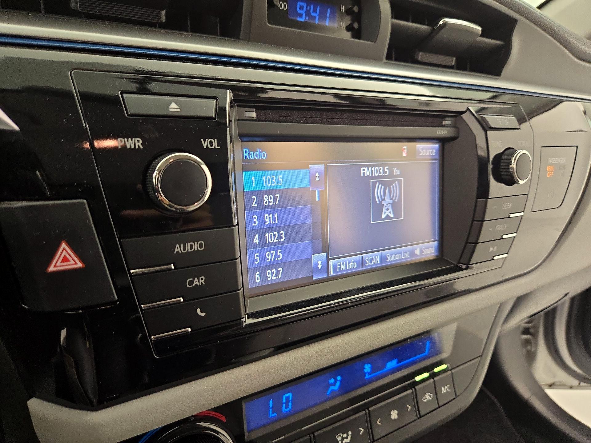 Thumbnail: 2015 Toyota Corolla - 15