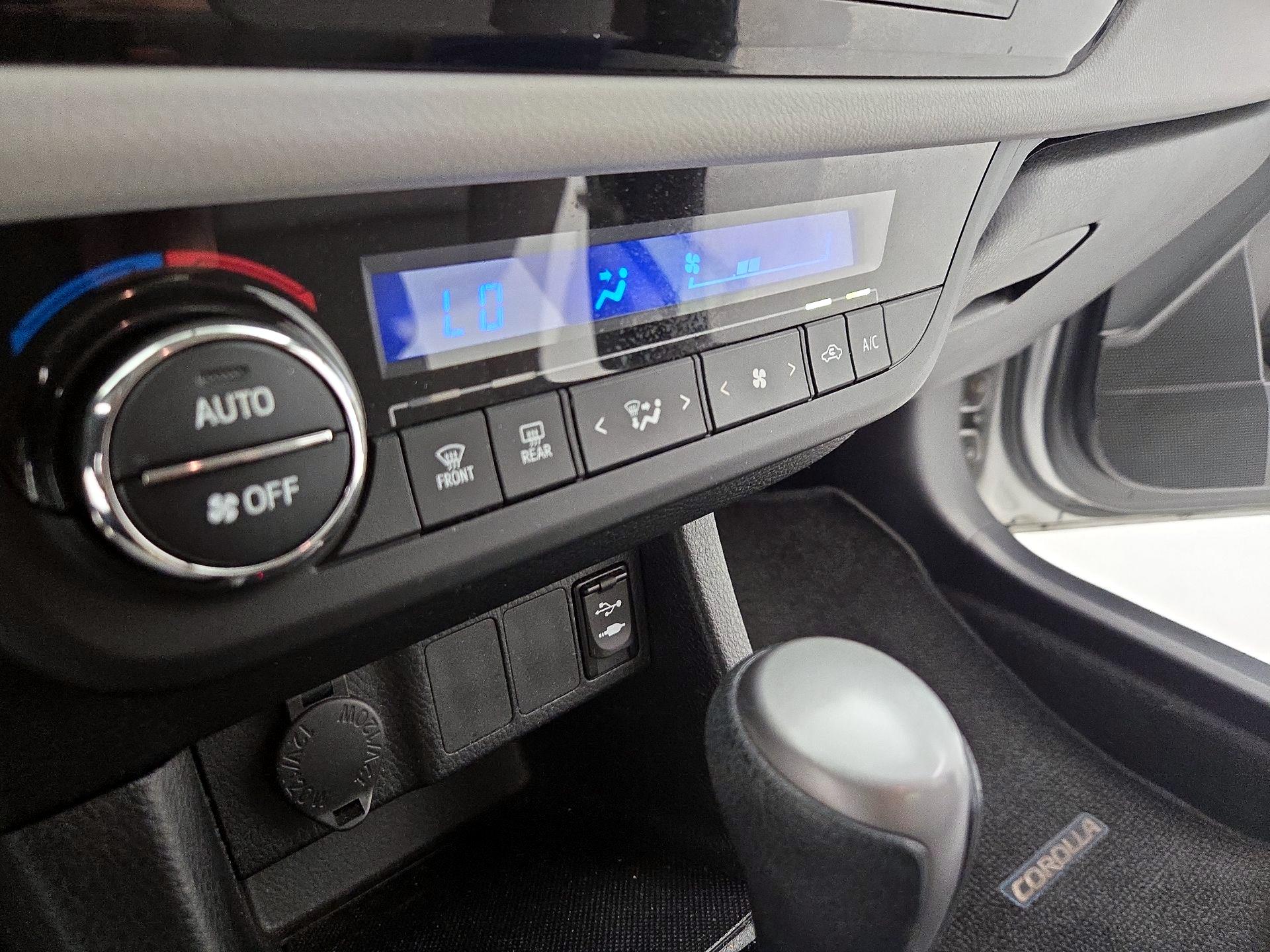 Thumbnail: 2015 Toyota Corolla - 16