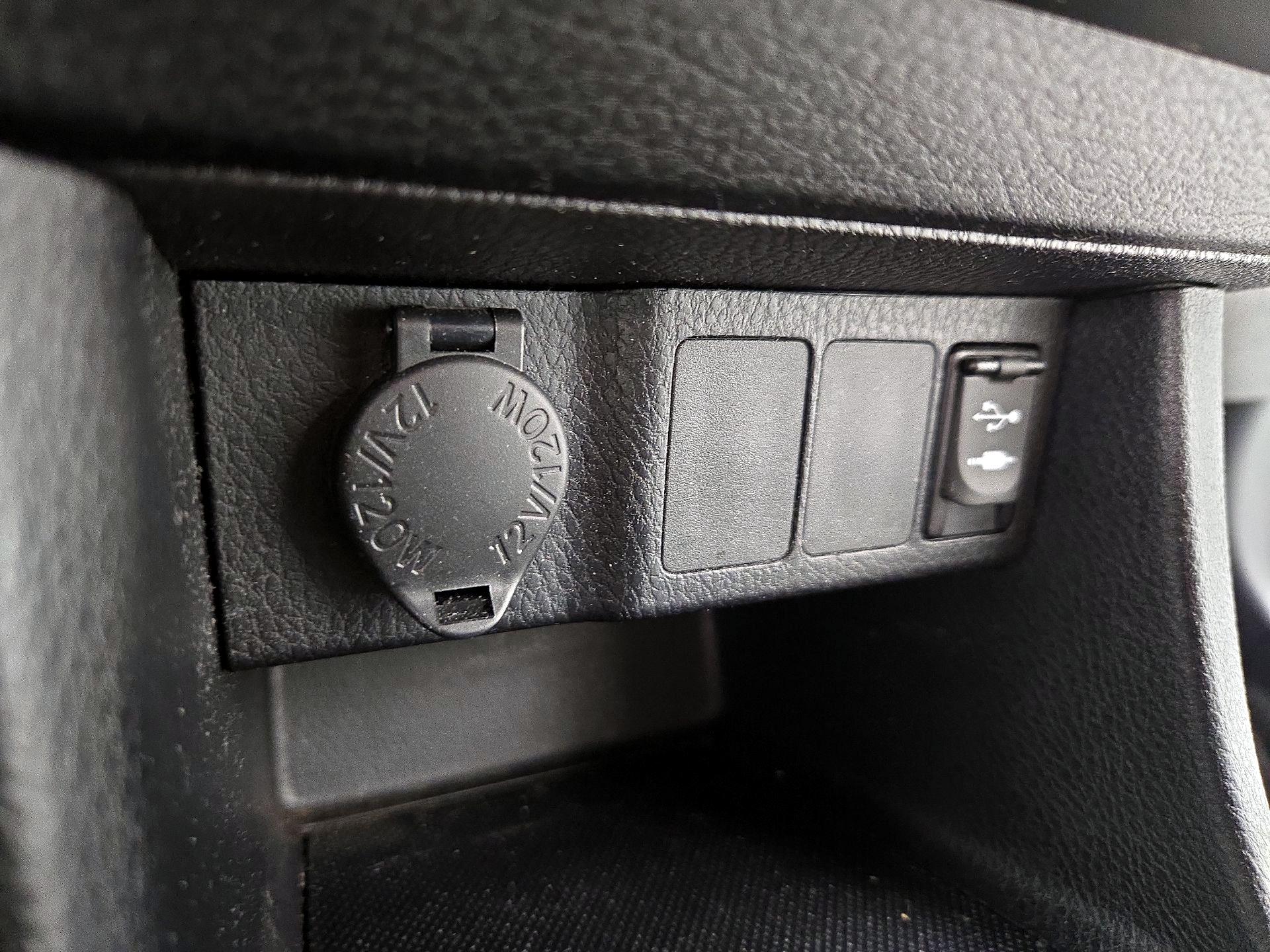 Thumbnail: 2015 Toyota Corolla - 18