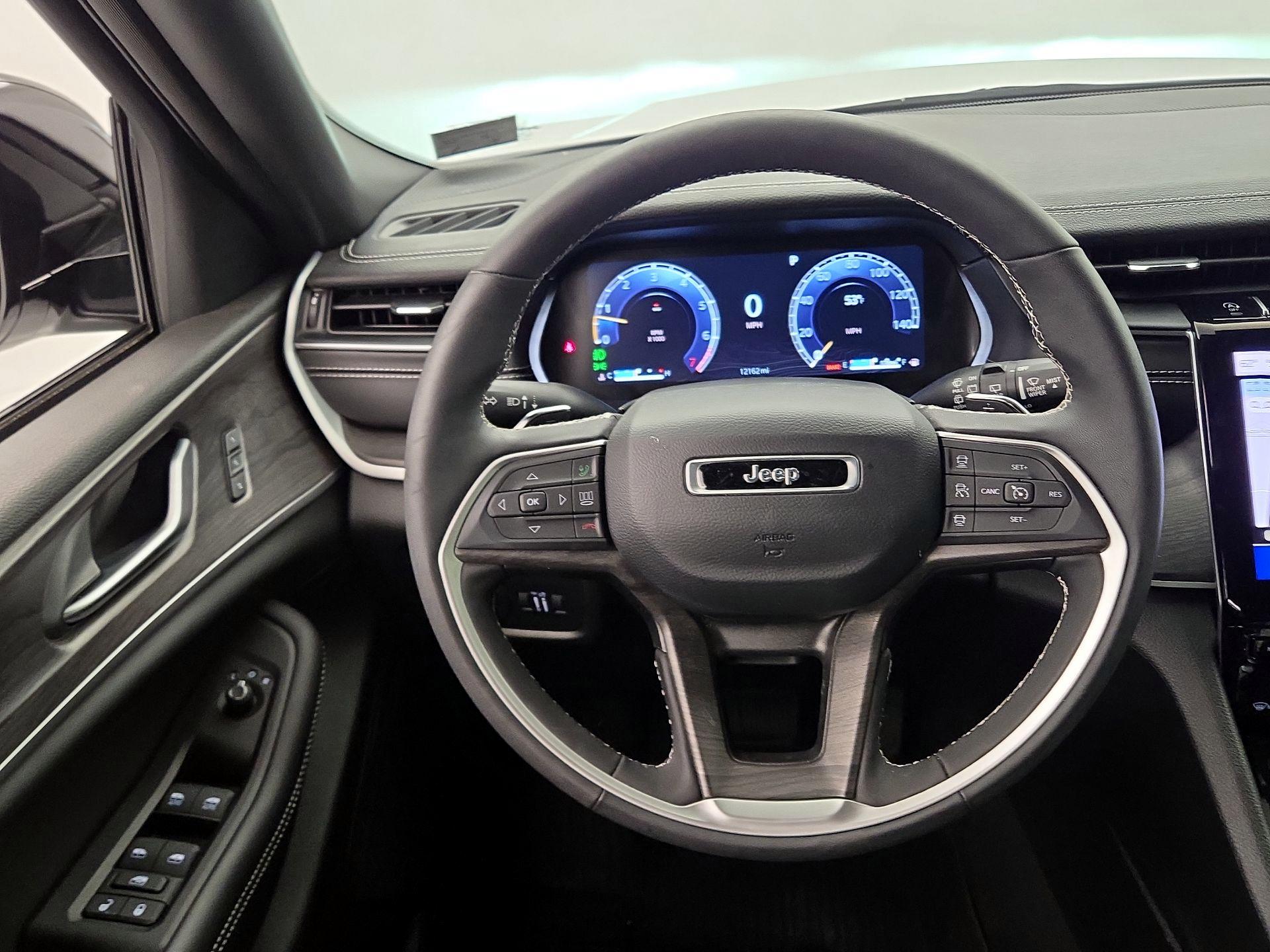 Thumbnail: 2024 Jeep Grand Cherokee - 10