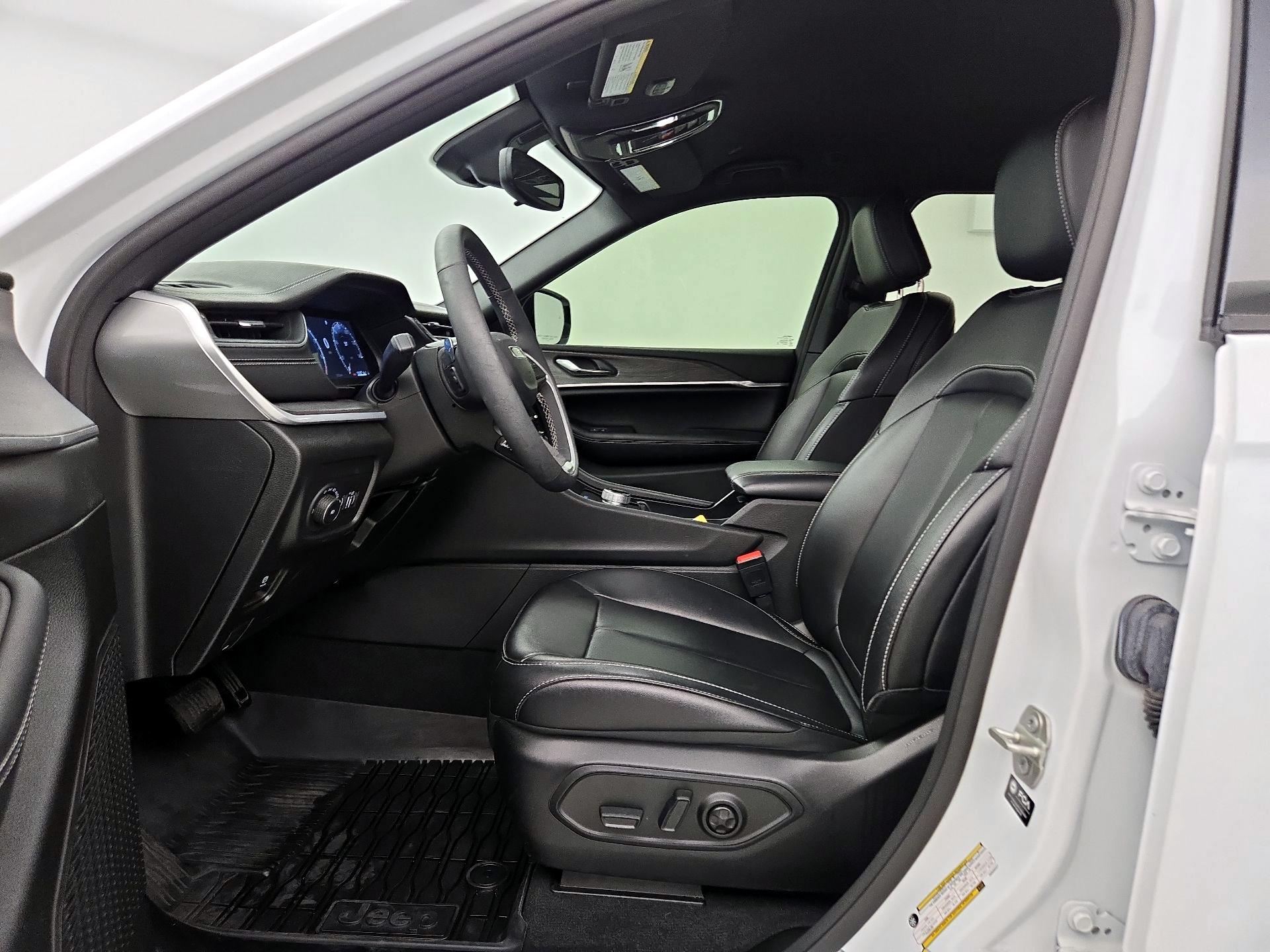 Thumbnail: 2024 Jeep Grand Cherokee - 11