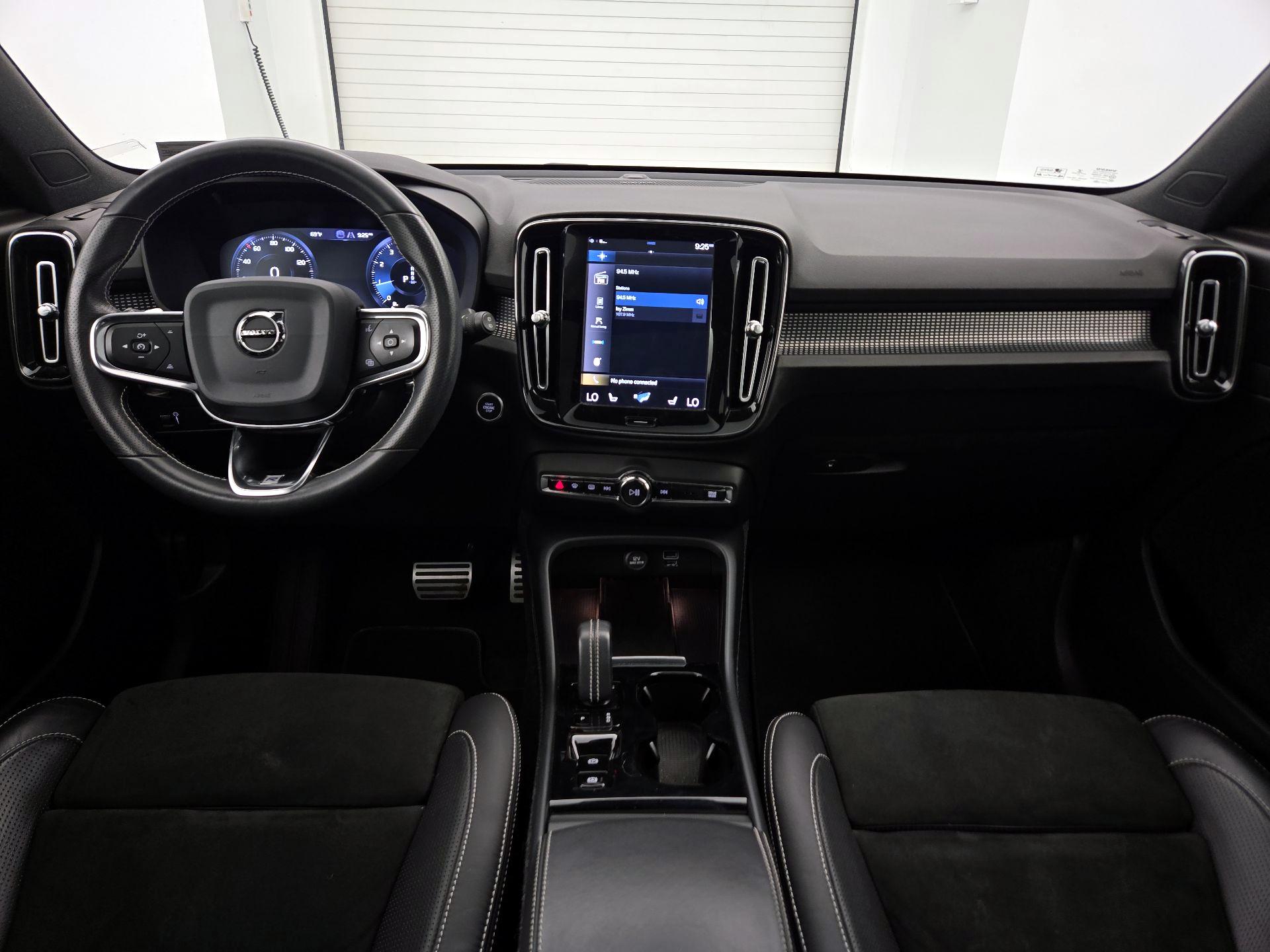 Thumbnail: 2020 Volvo XC40 - 9
