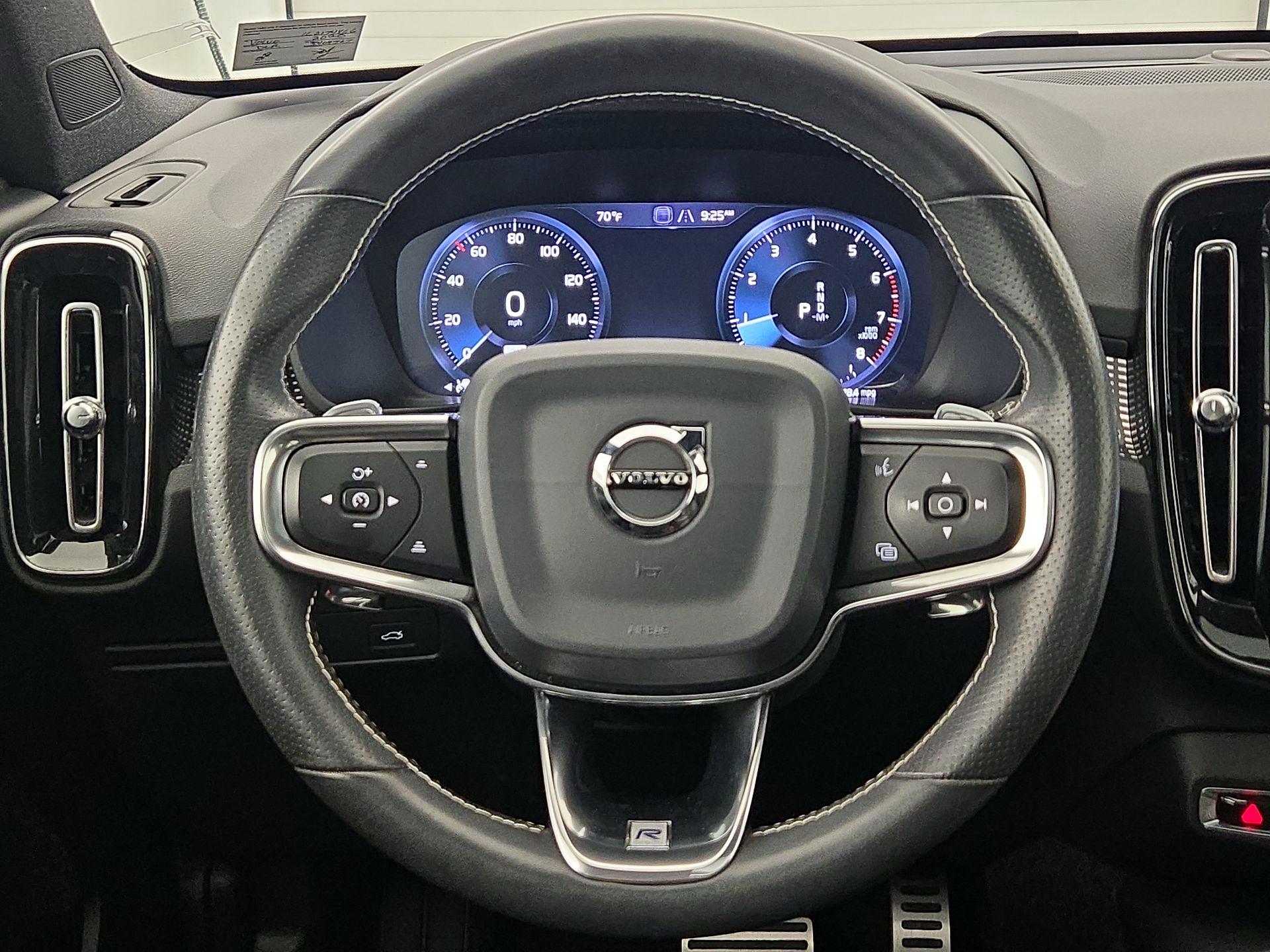 Thumbnail: 2020 Volvo XC40 - 10