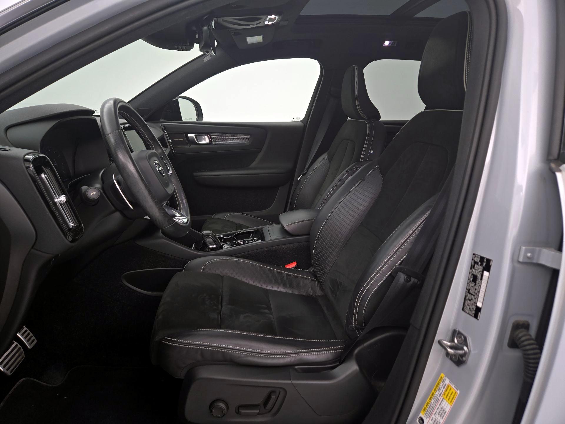 Thumbnail: 2020 Volvo XC40 - 11