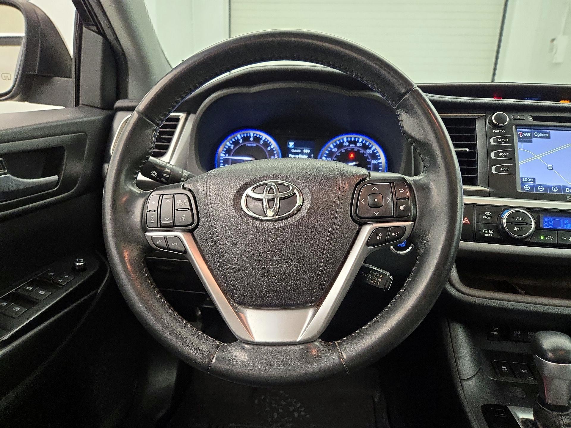Thumbnail: 2019 Toyota Highlander - 10