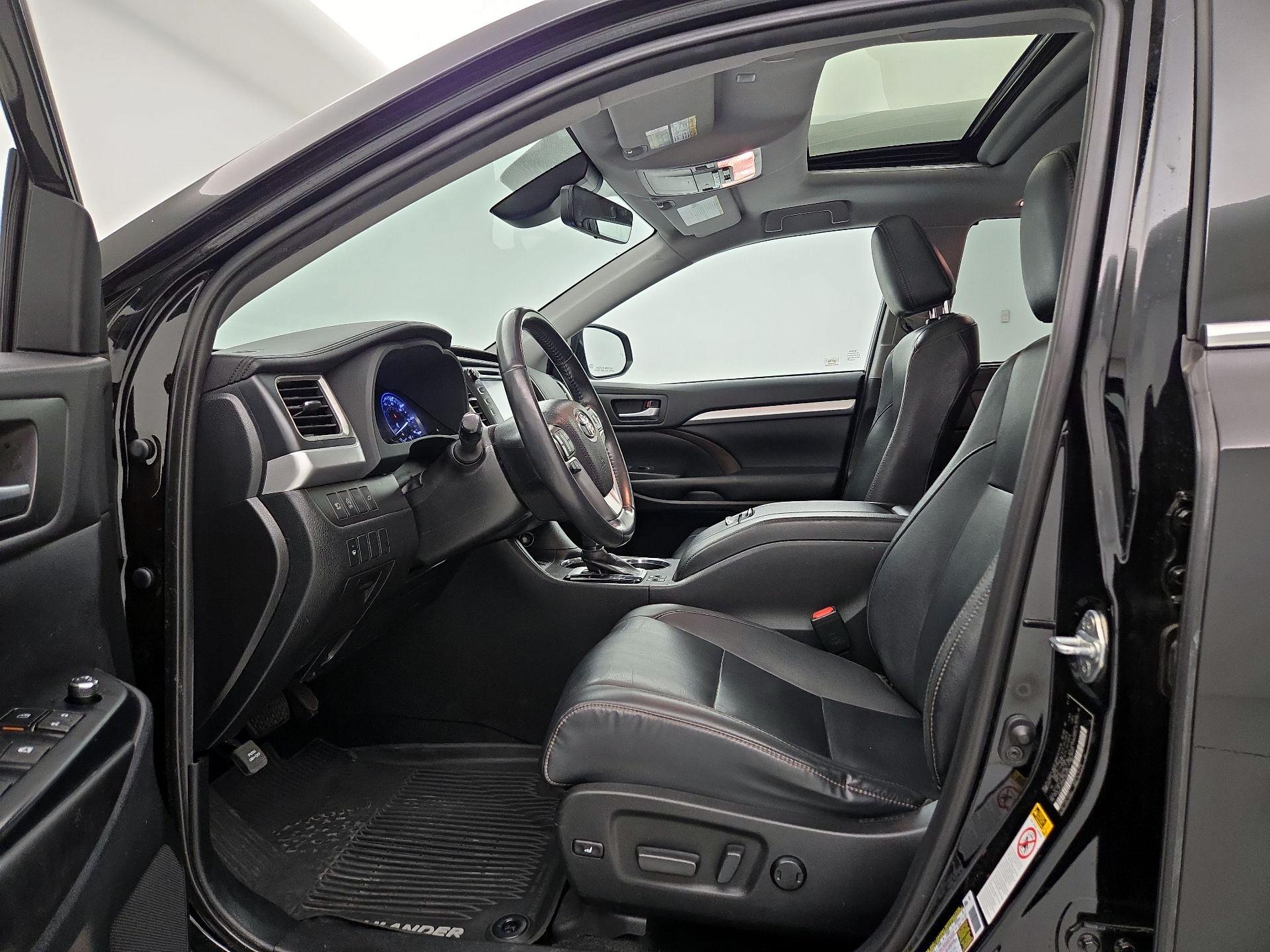 Thumbnail: 2019 Toyota Highlander - 11