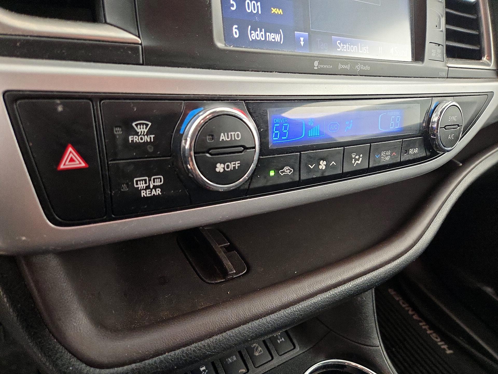 Thumbnail: 2019 Toyota Highlander - 17