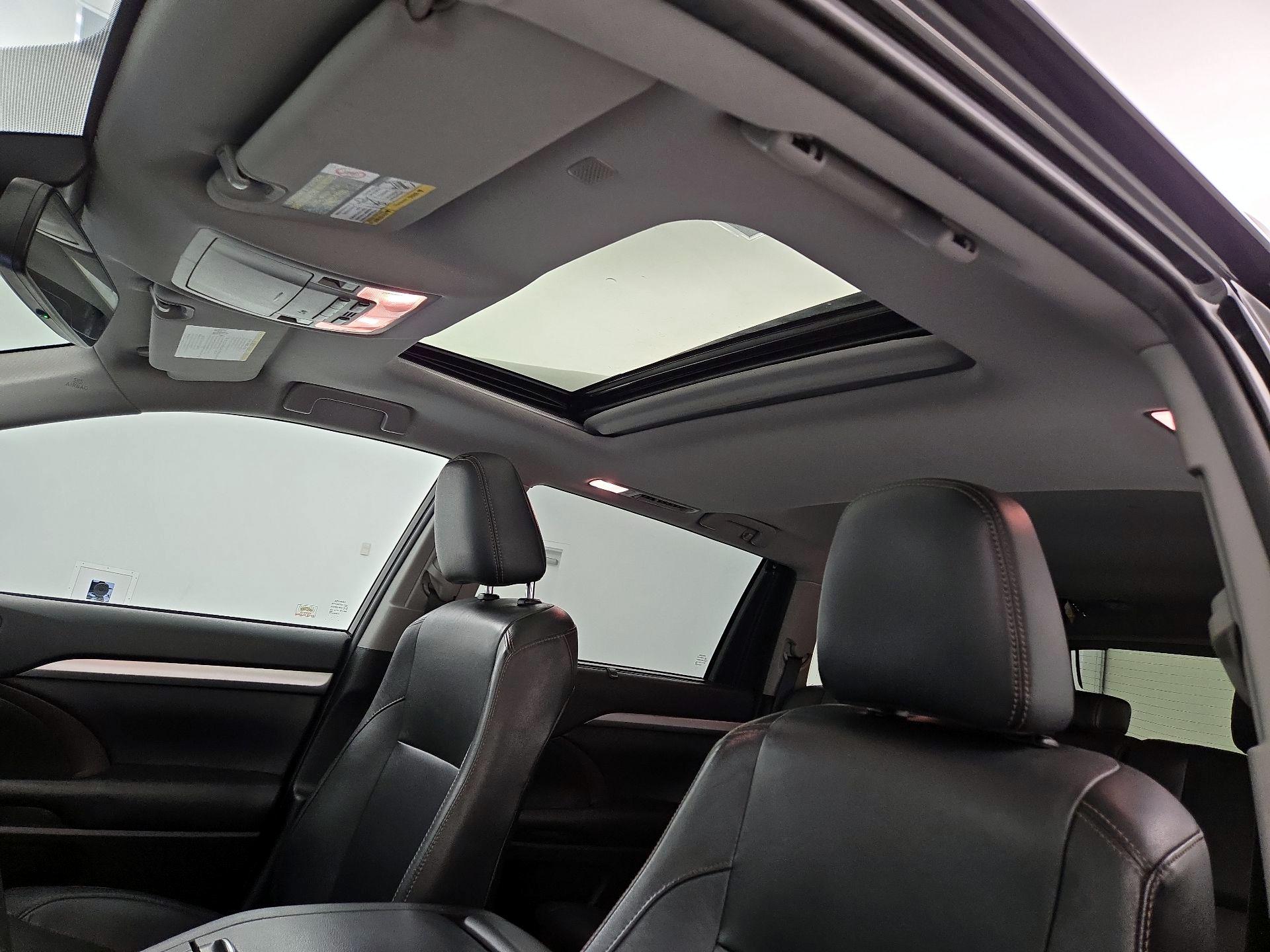 Thumbnail: 2019 Toyota Highlander - 20
