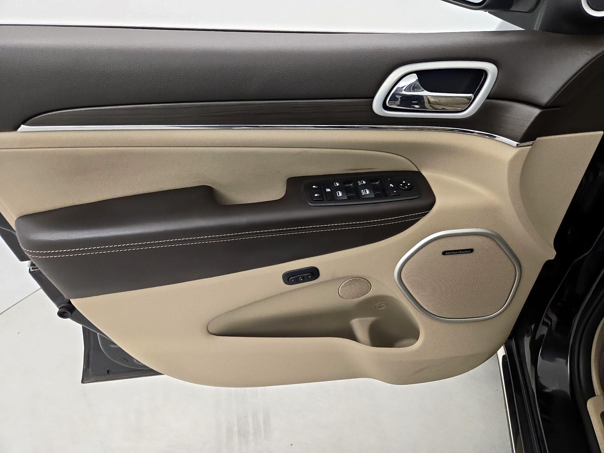 Thumbnail: 2020 Jeep Grand Cherokee - 12