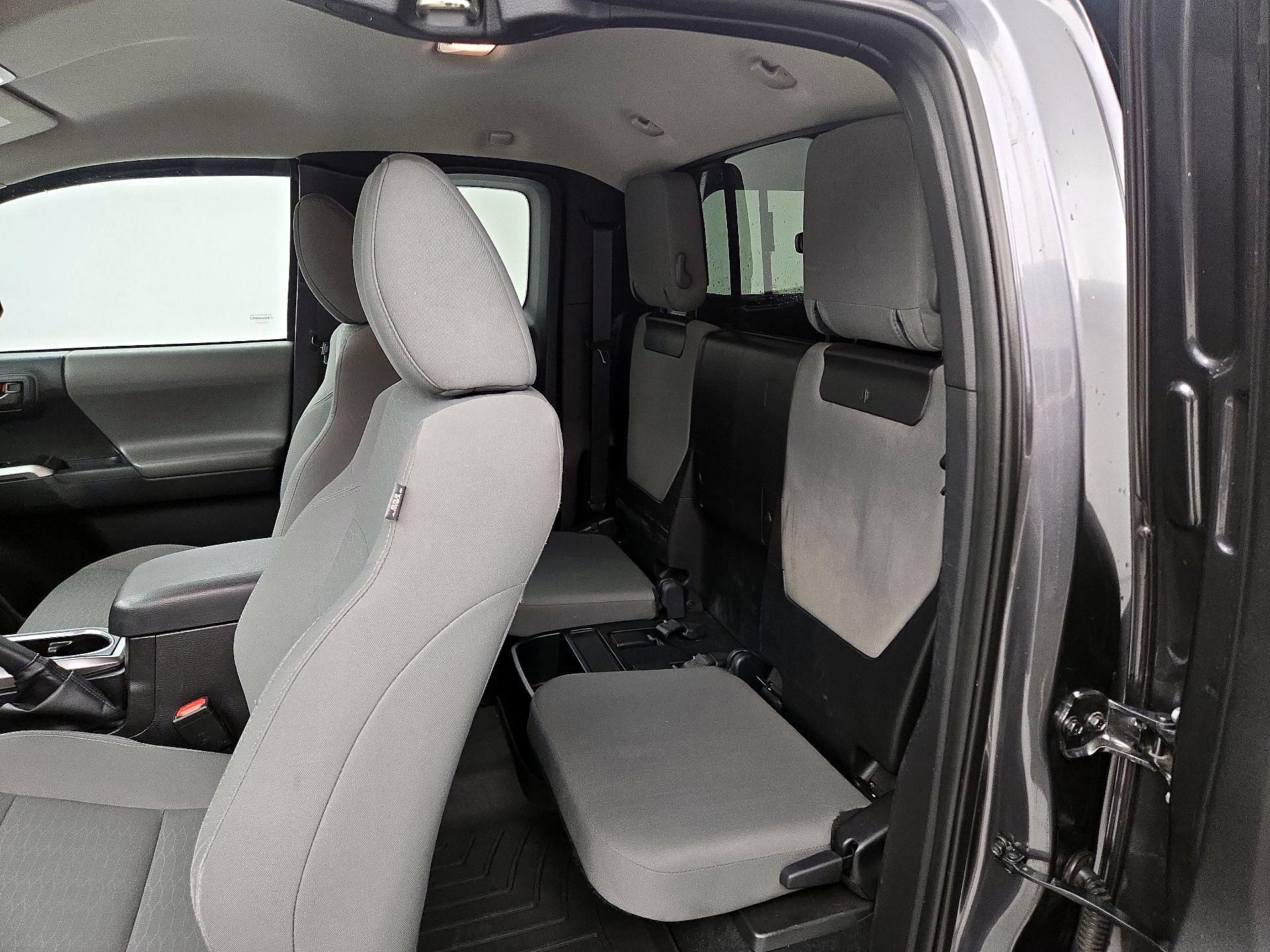Thumbnail: 2016 Toyota Tacoma - 18
