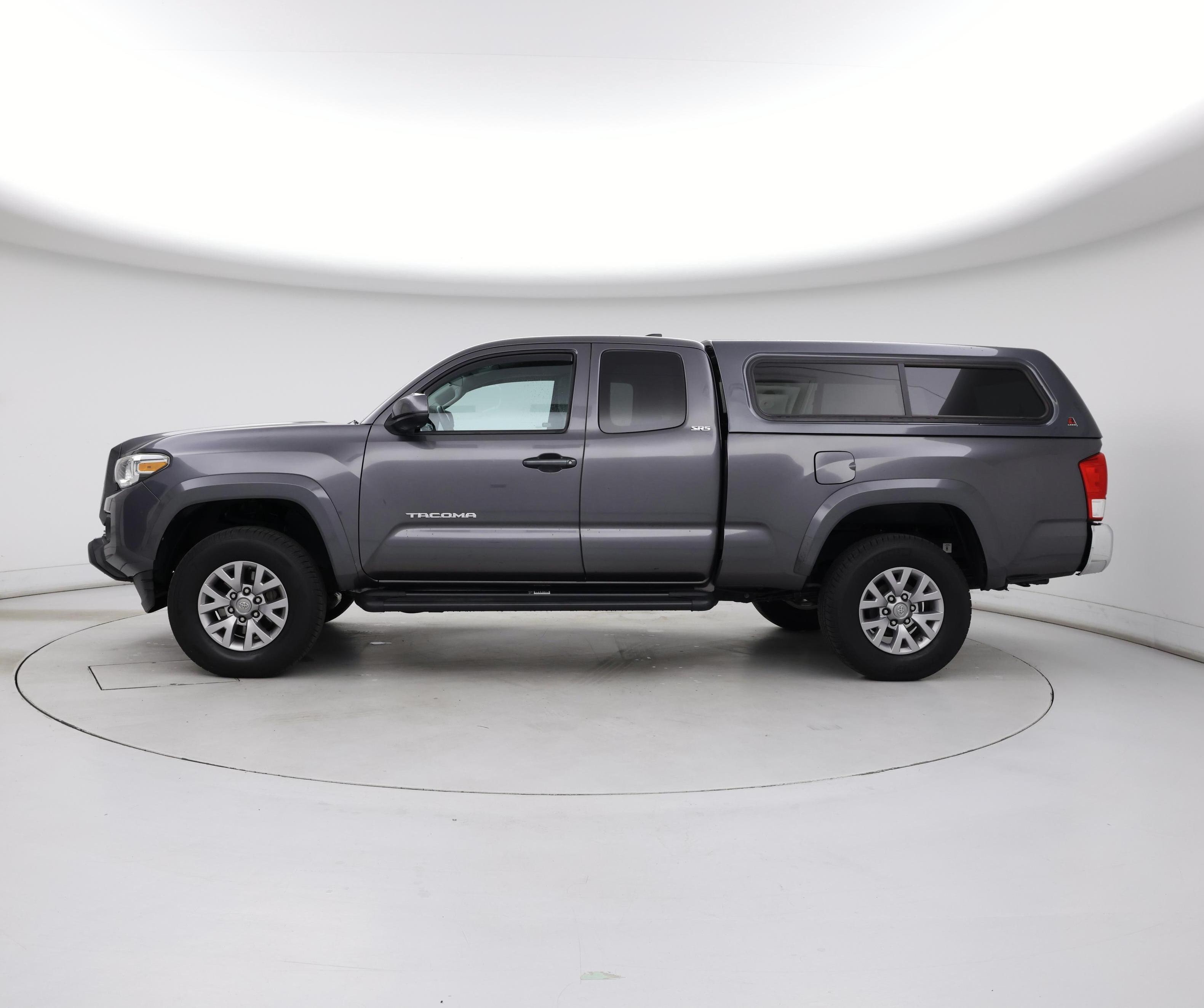 Thumbnail: 2016 Toyota Tacoma - 3