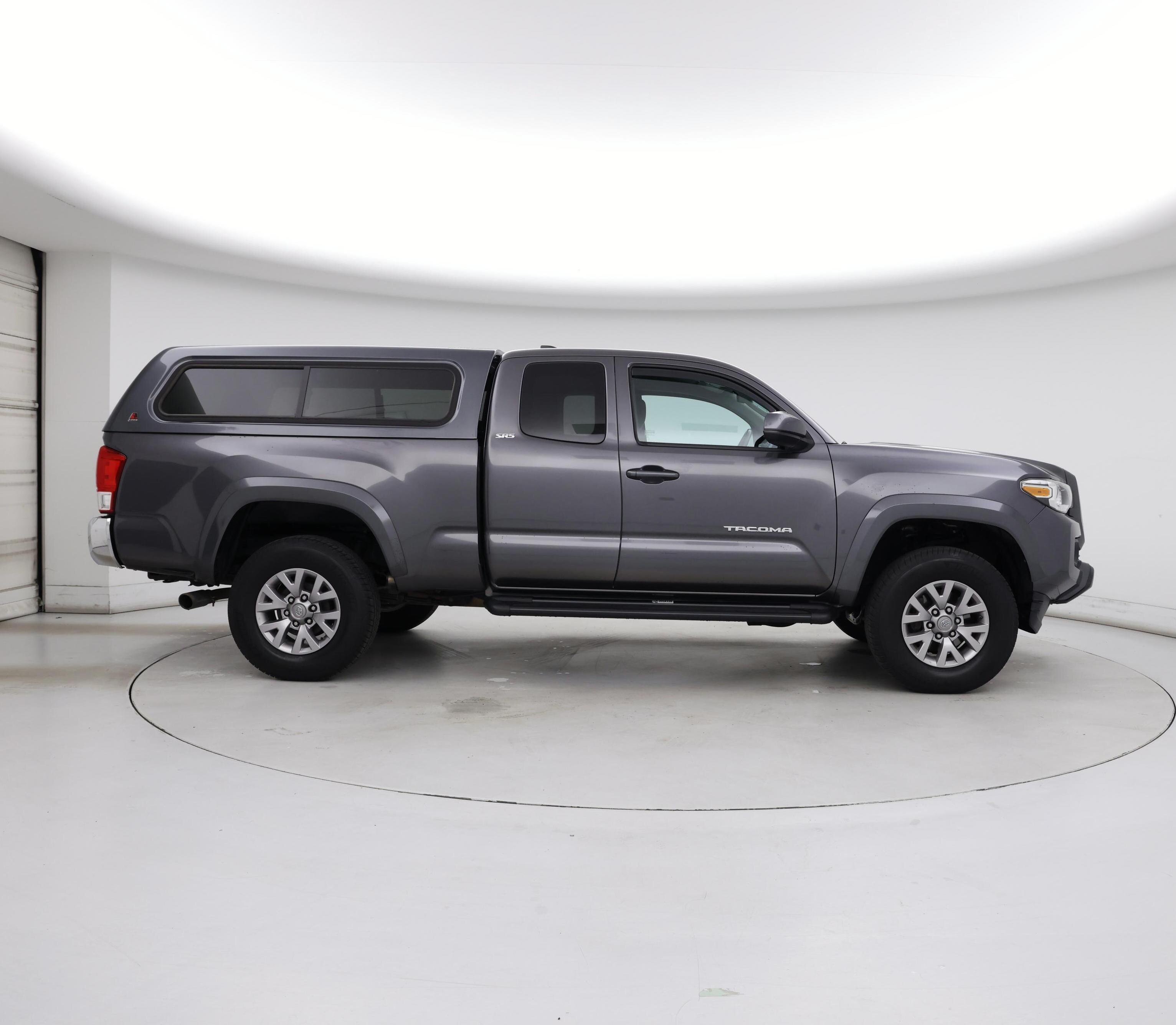 Thumbnail: 2016 Toyota Tacoma - 7
