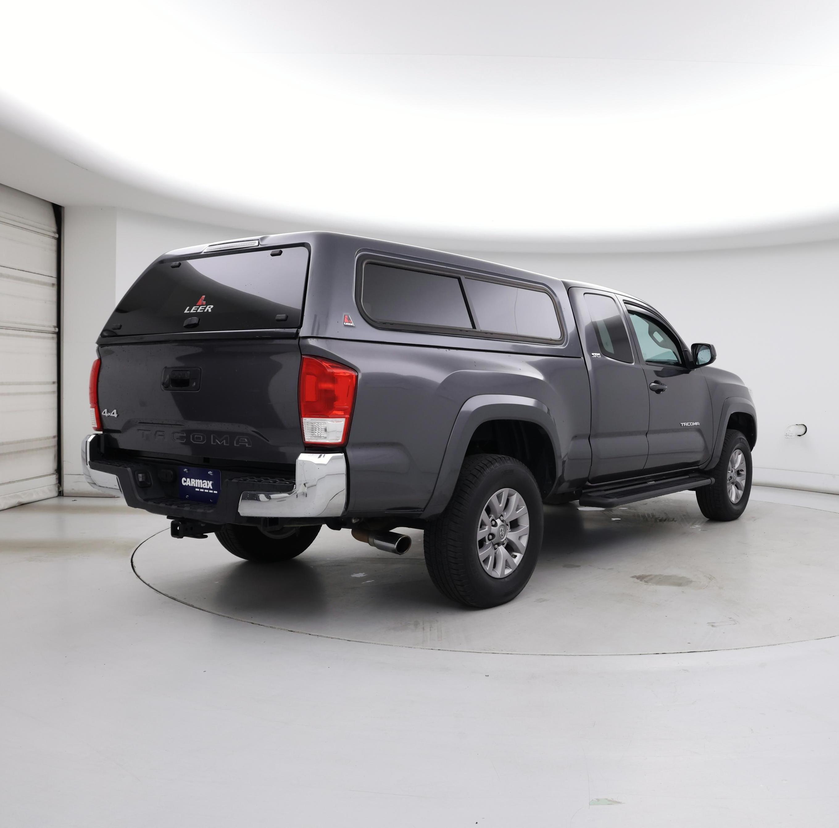 Thumbnail: 2016 Toyota Tacoma - 8