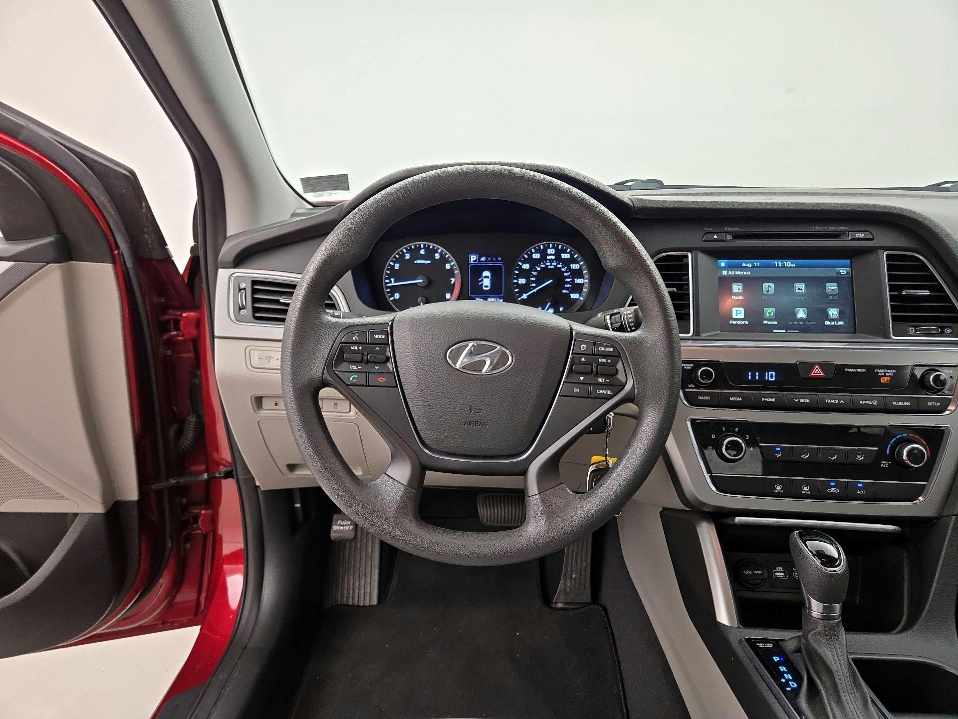 Thumbnail: 2016 Hyundai Sonata - 10