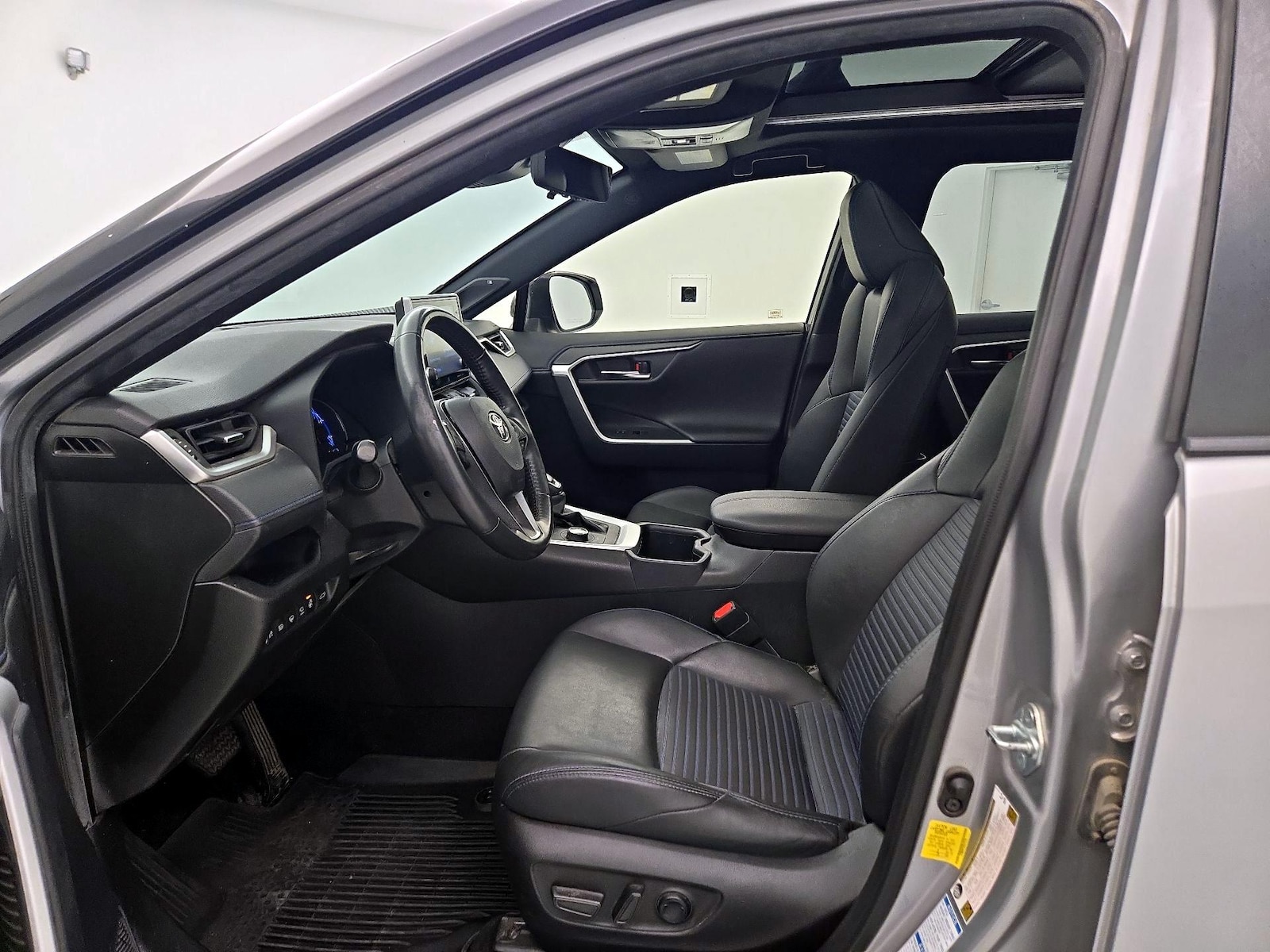 2022 Toyota RAV4 XSE - Photo 12