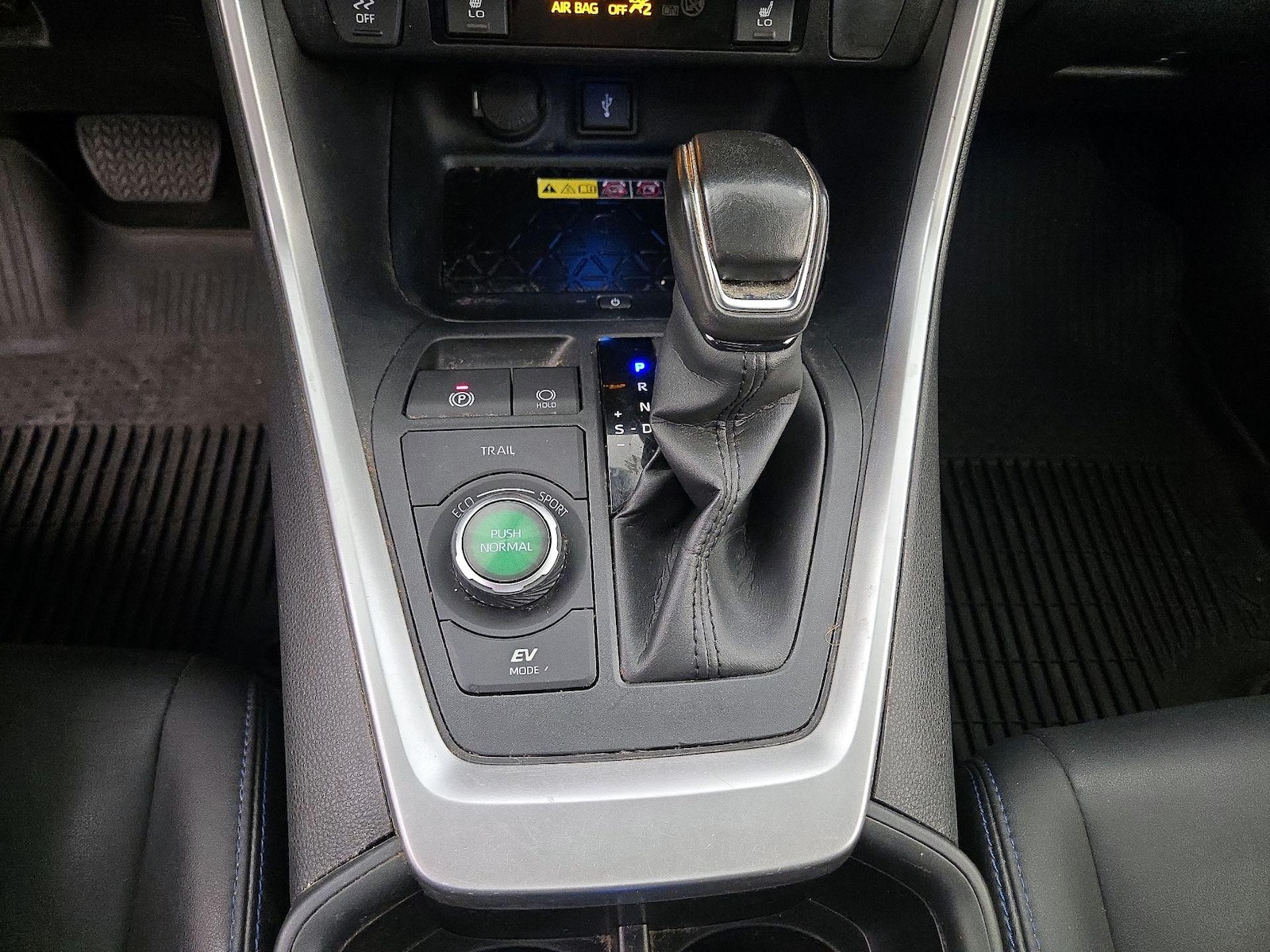 2022 Toyota RAV4 XSE - Photo 18