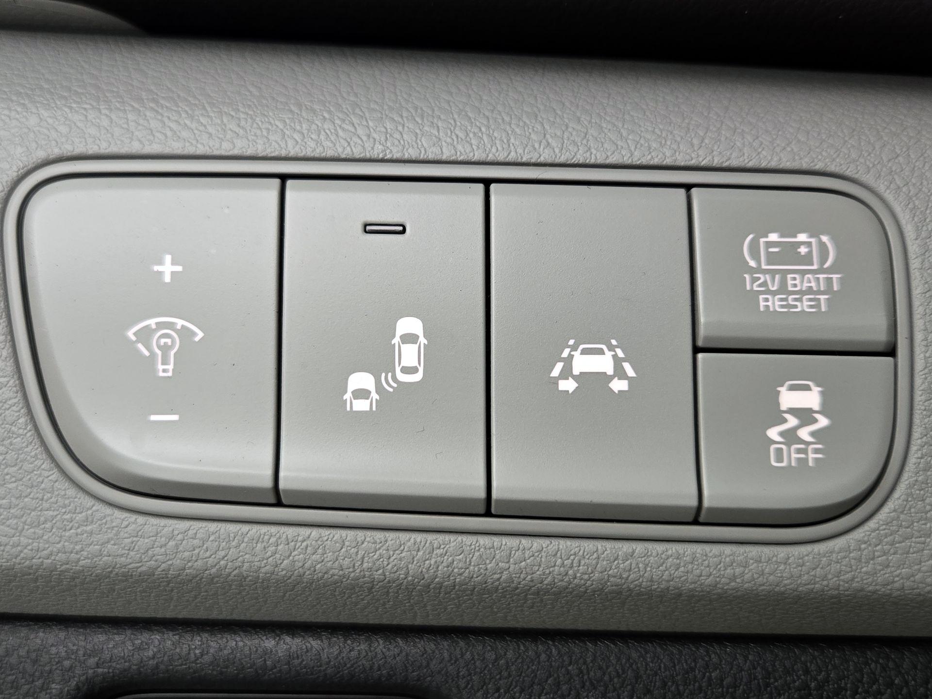 Thumbnail: 2018 Kia Niro - 13