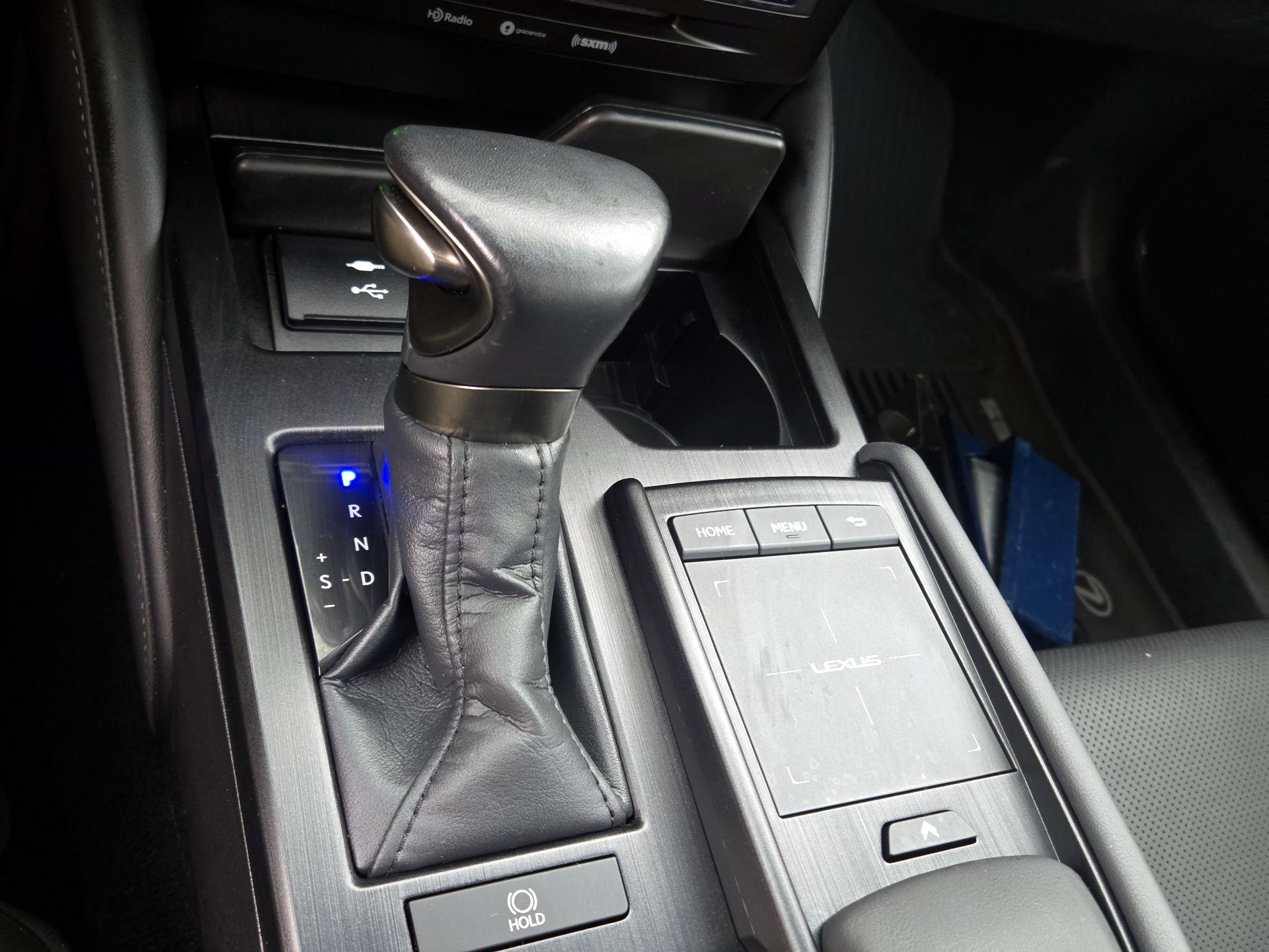 Thumbnail: 2022 Lexus ES - 17