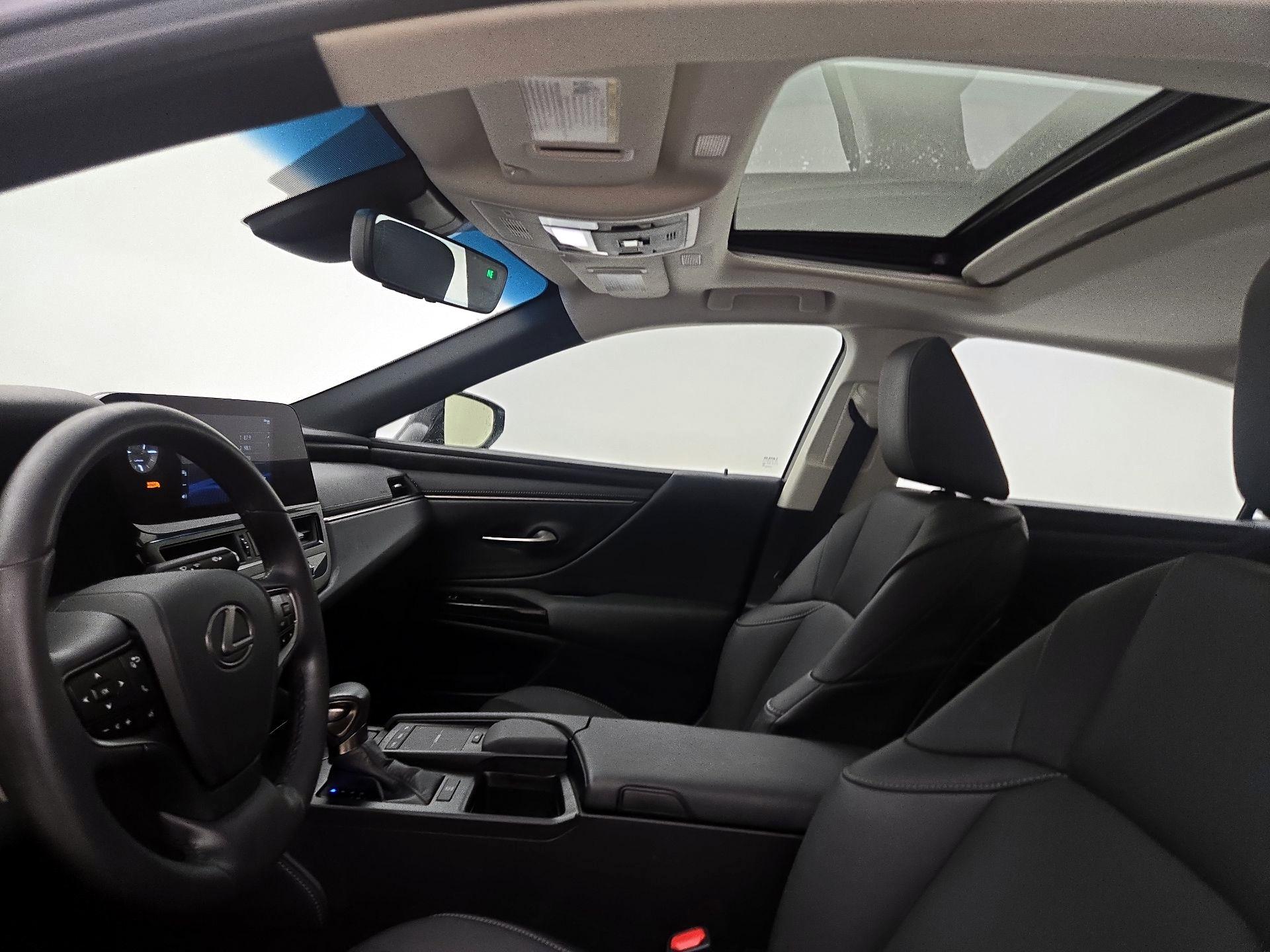 Thumbnail: 2022 Lexus ES - 19