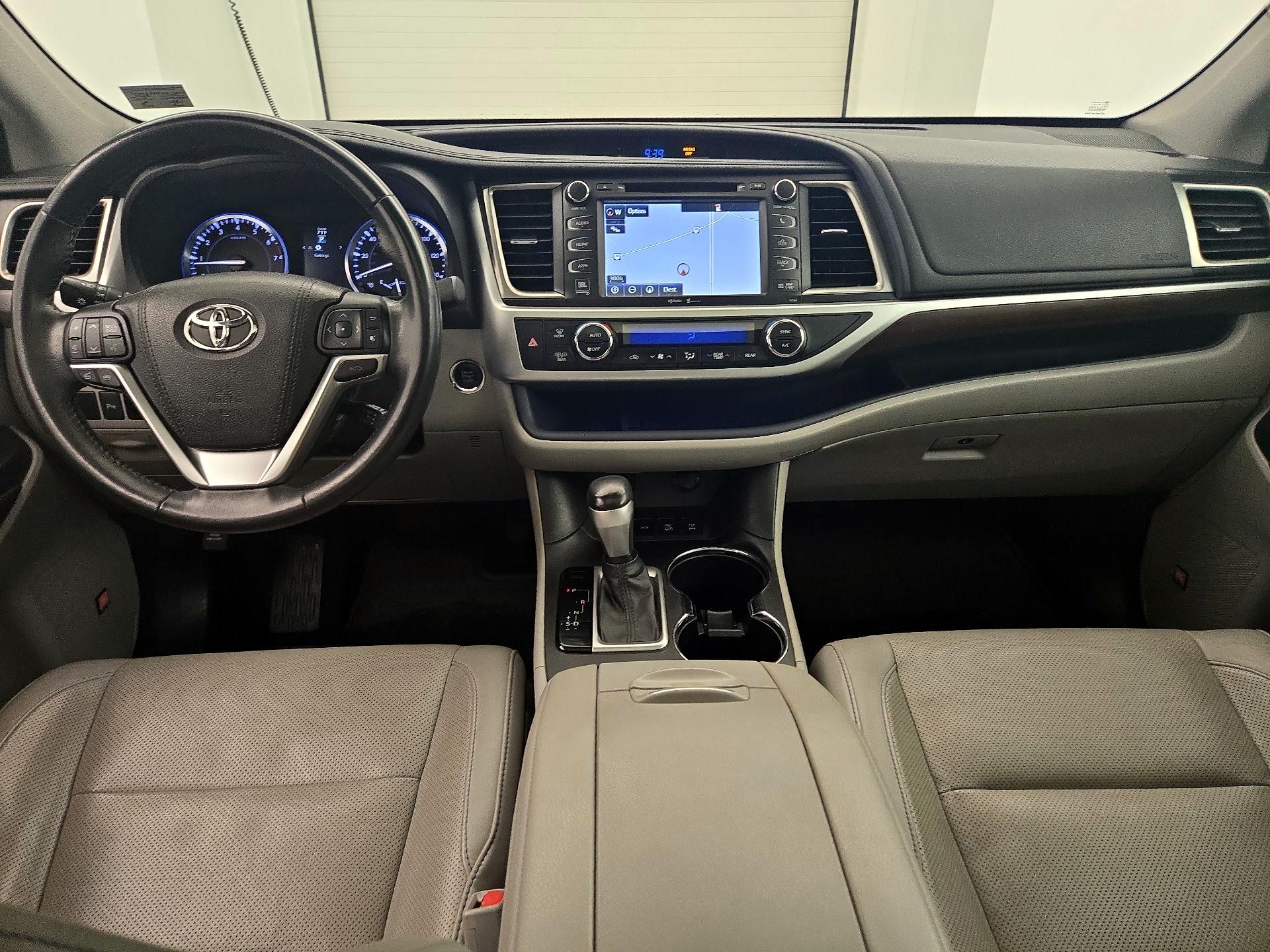 Thumbnail: 2015 Toyota Highlander - 9