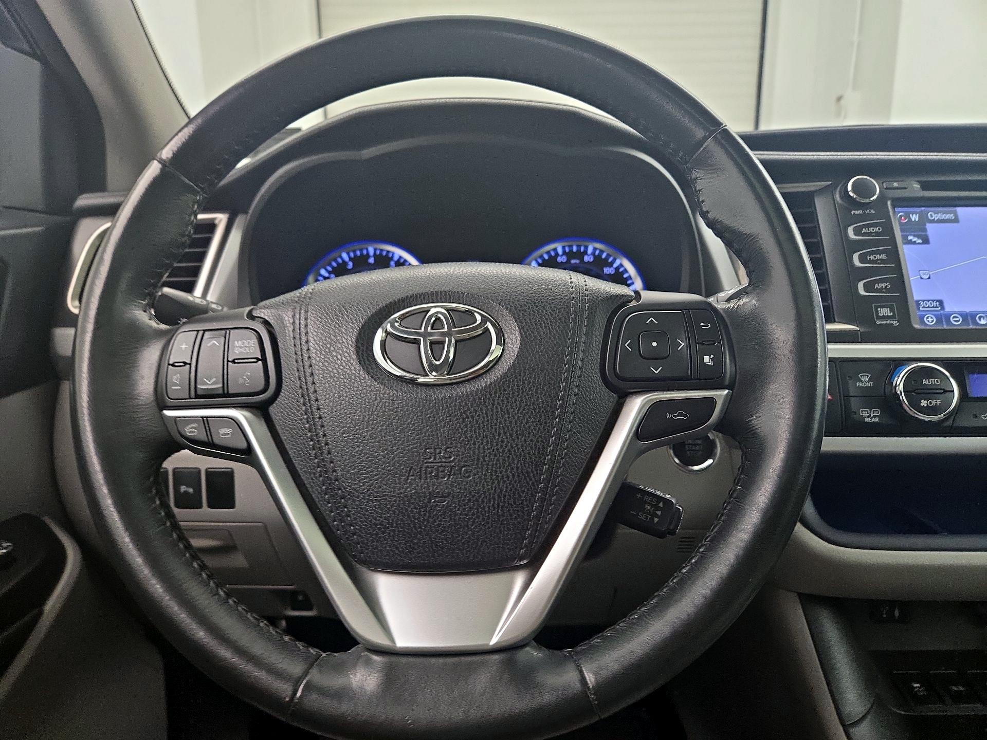 Thumbnail: 2015 Toyota Highlander - 10