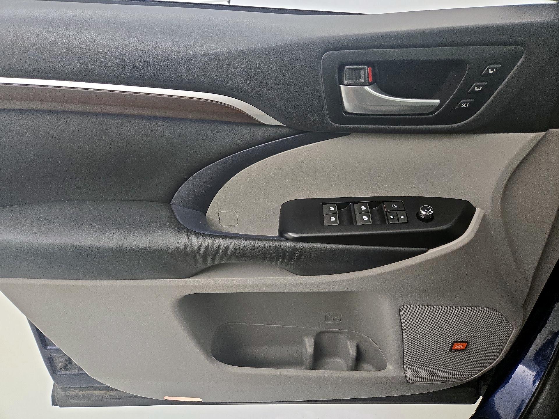 Thumbnail: 2015 Toyota Highlander - 12