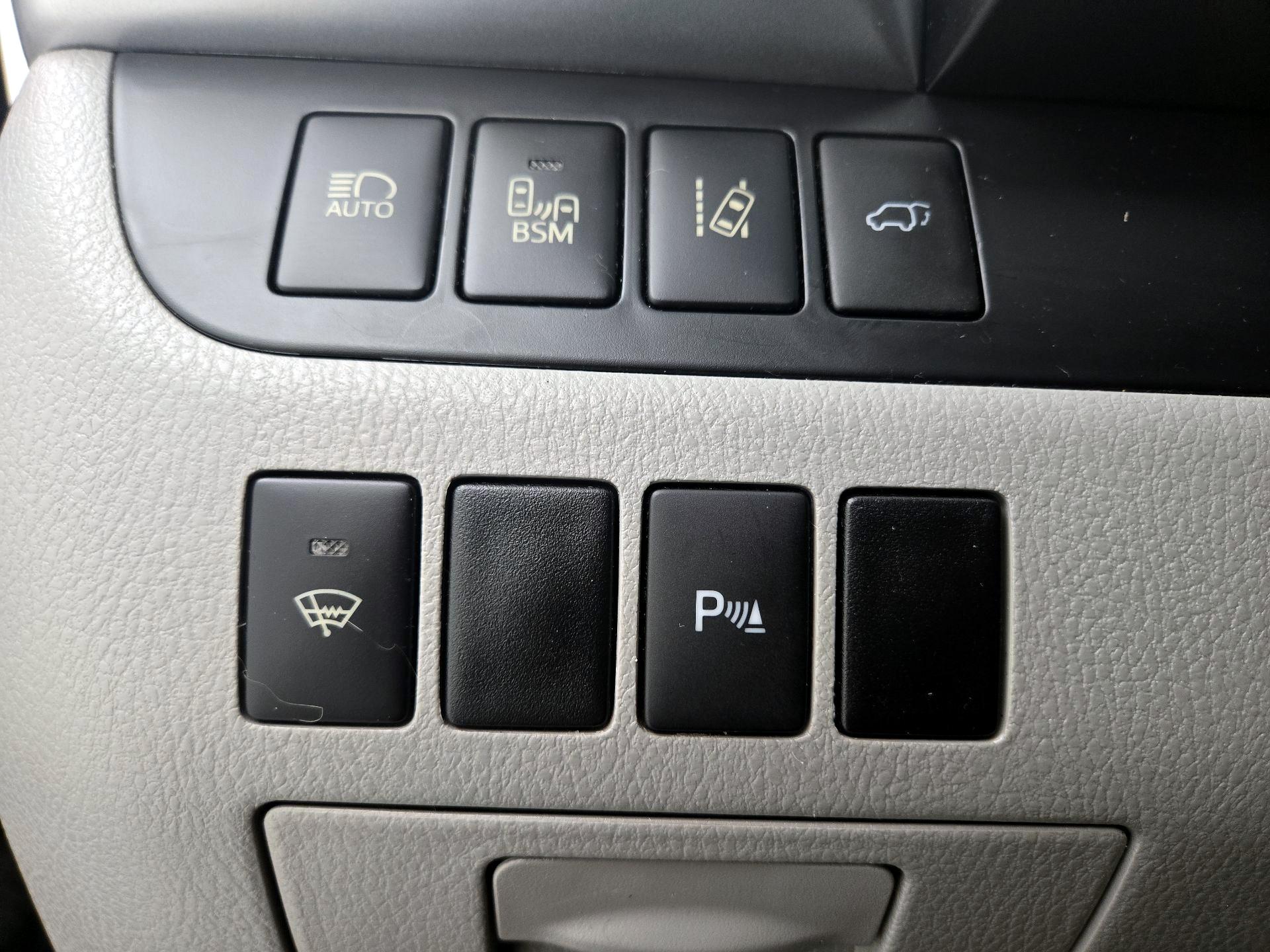 Thumbnail: 2015 Toyota Highlander - 13