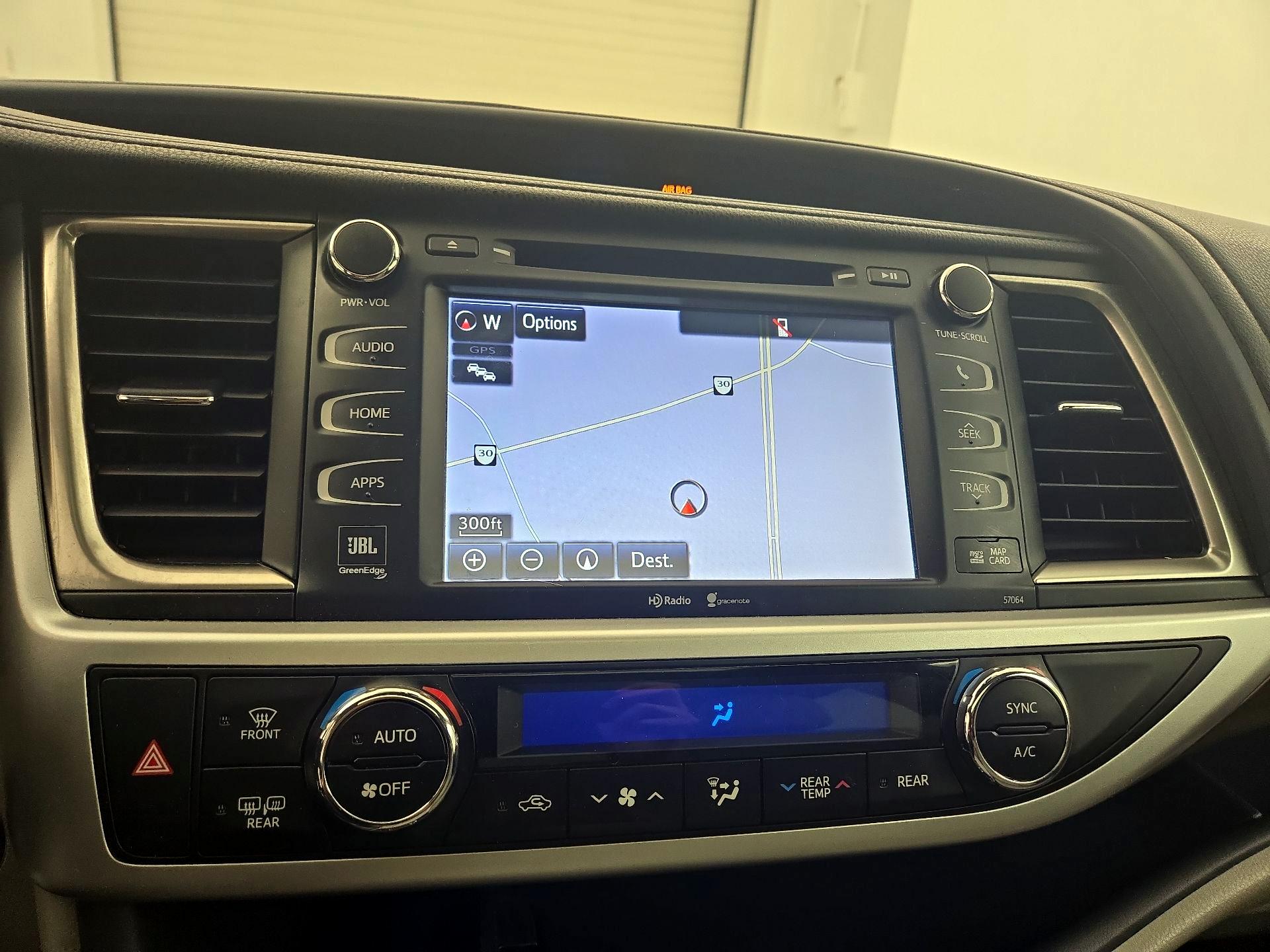 Thumbnail: 2015 Toyota Highlander - 14