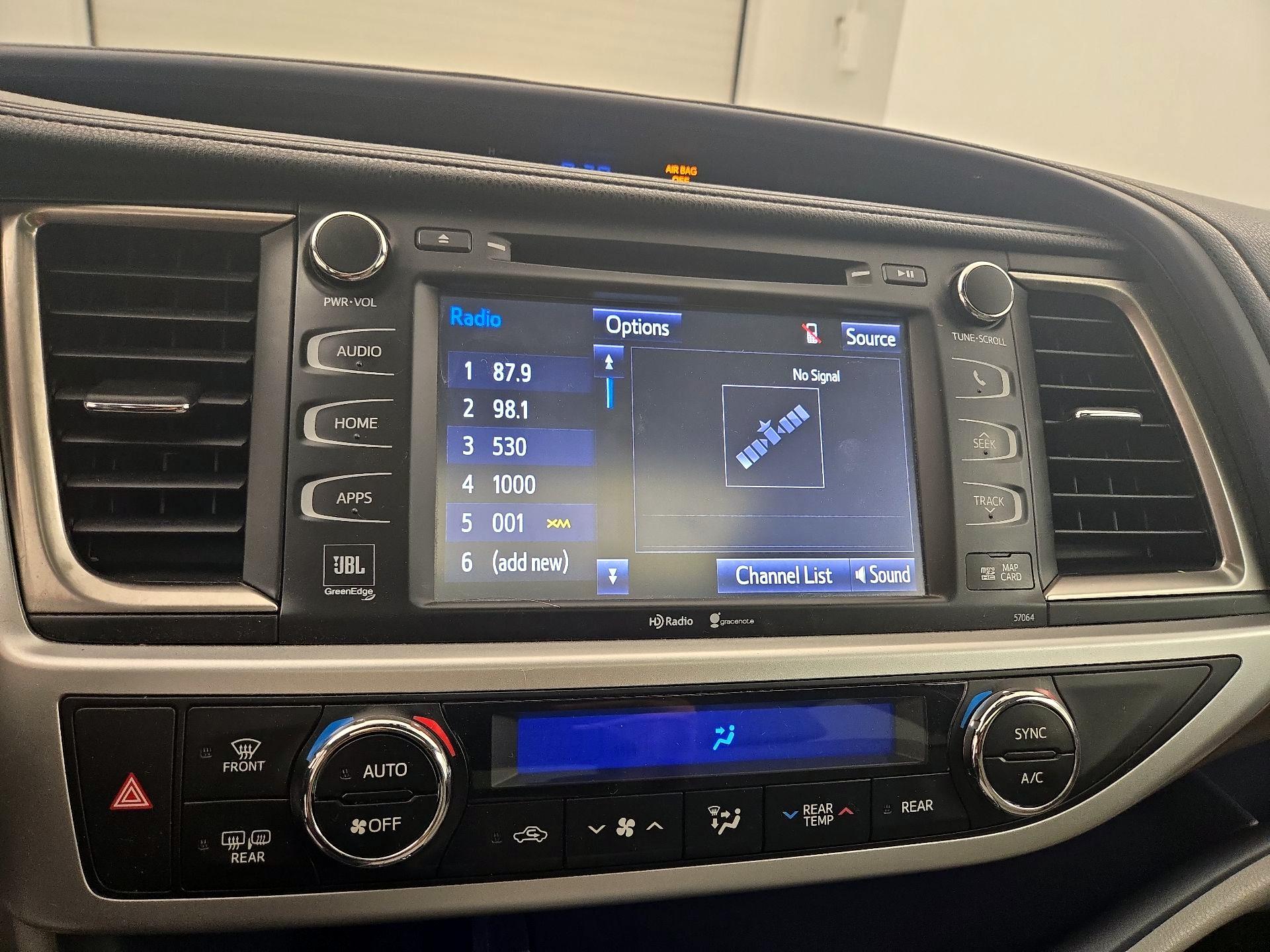 Thumbnail: 2015 Toyota Highlander - 16