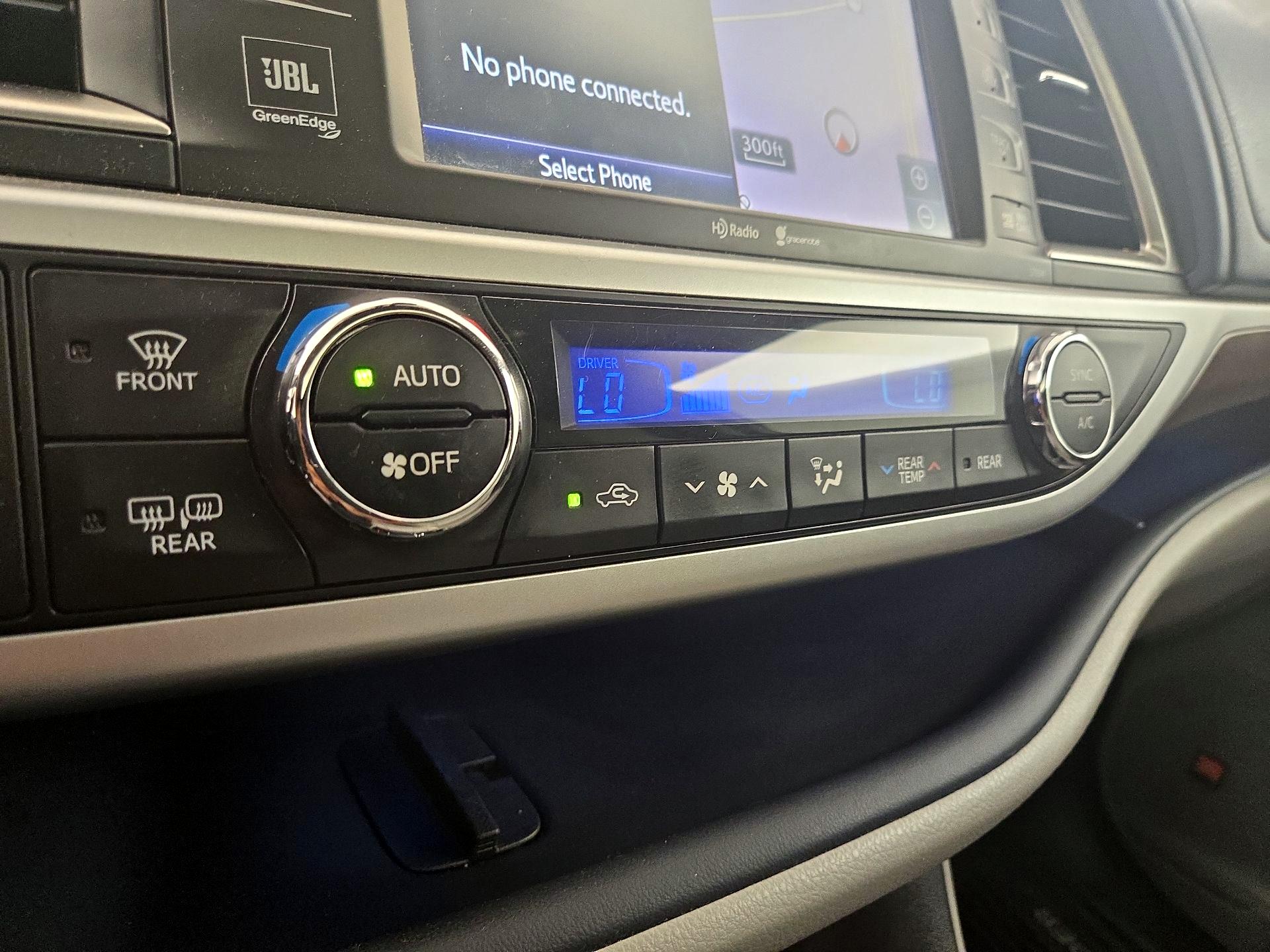 Thumbnail: 2015 Toyota Highlander - 17