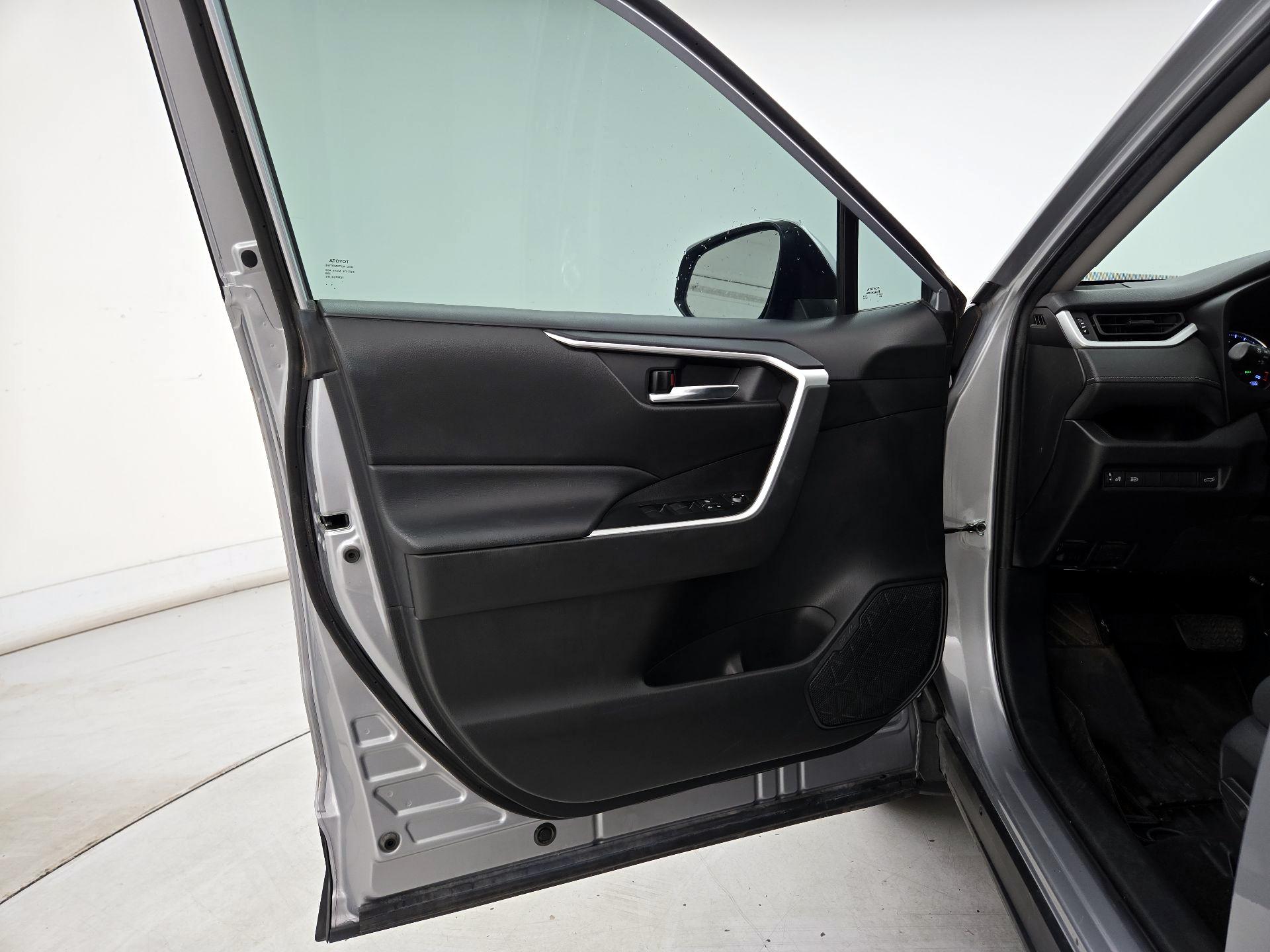 Thumbnail: 2021 Toyota RAV4 - 12