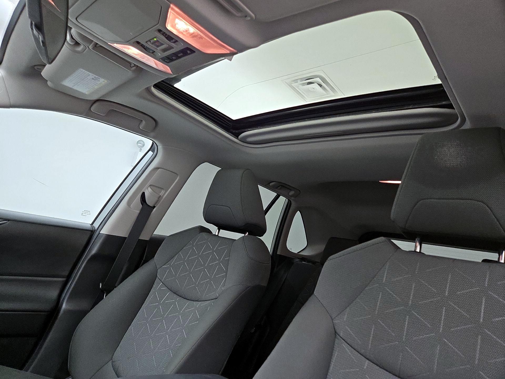 Thumbnail: 2021 Toyota RAV4 - 19