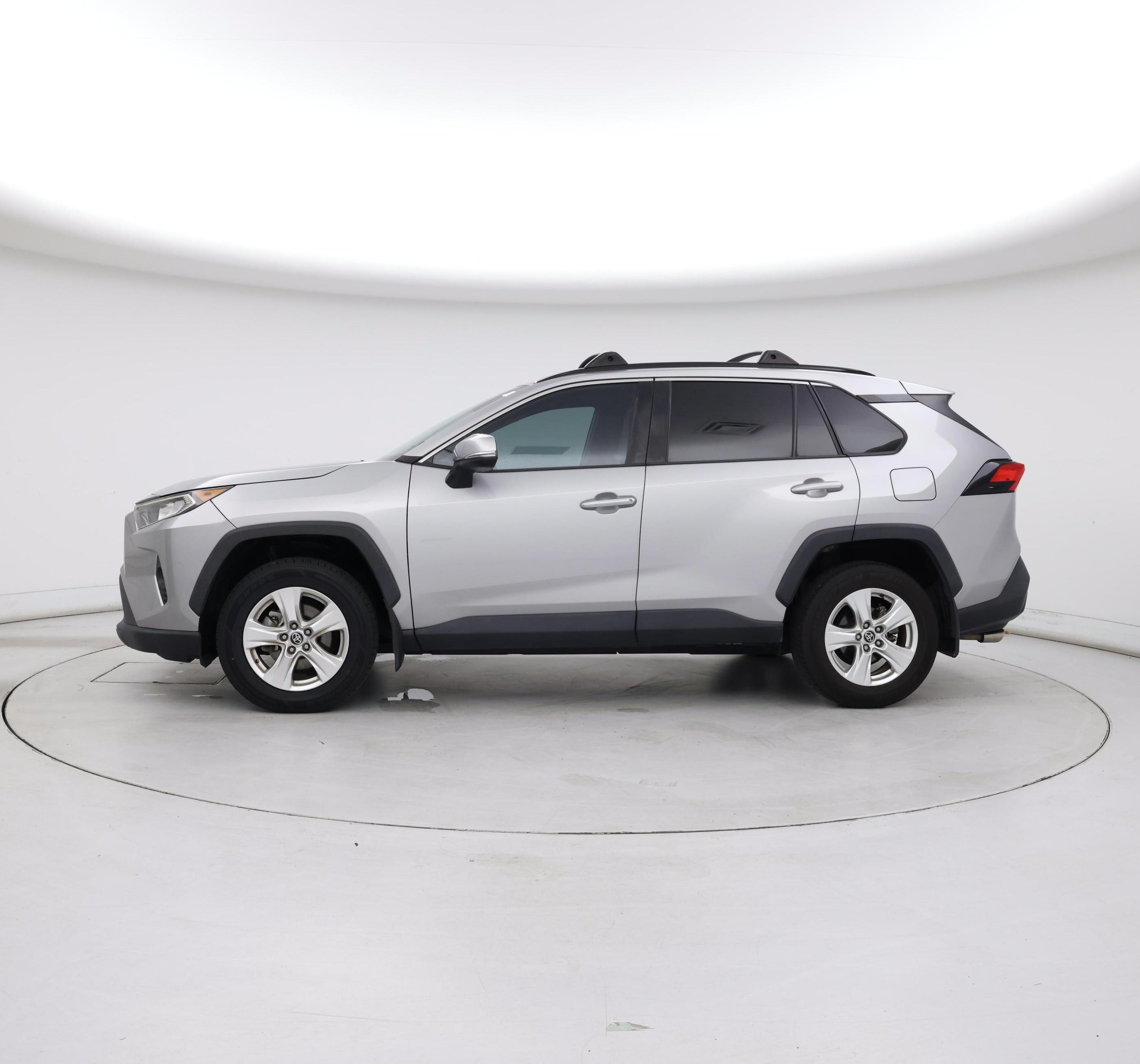 Thumbnail: 2021 Toyota RAV4 - 3