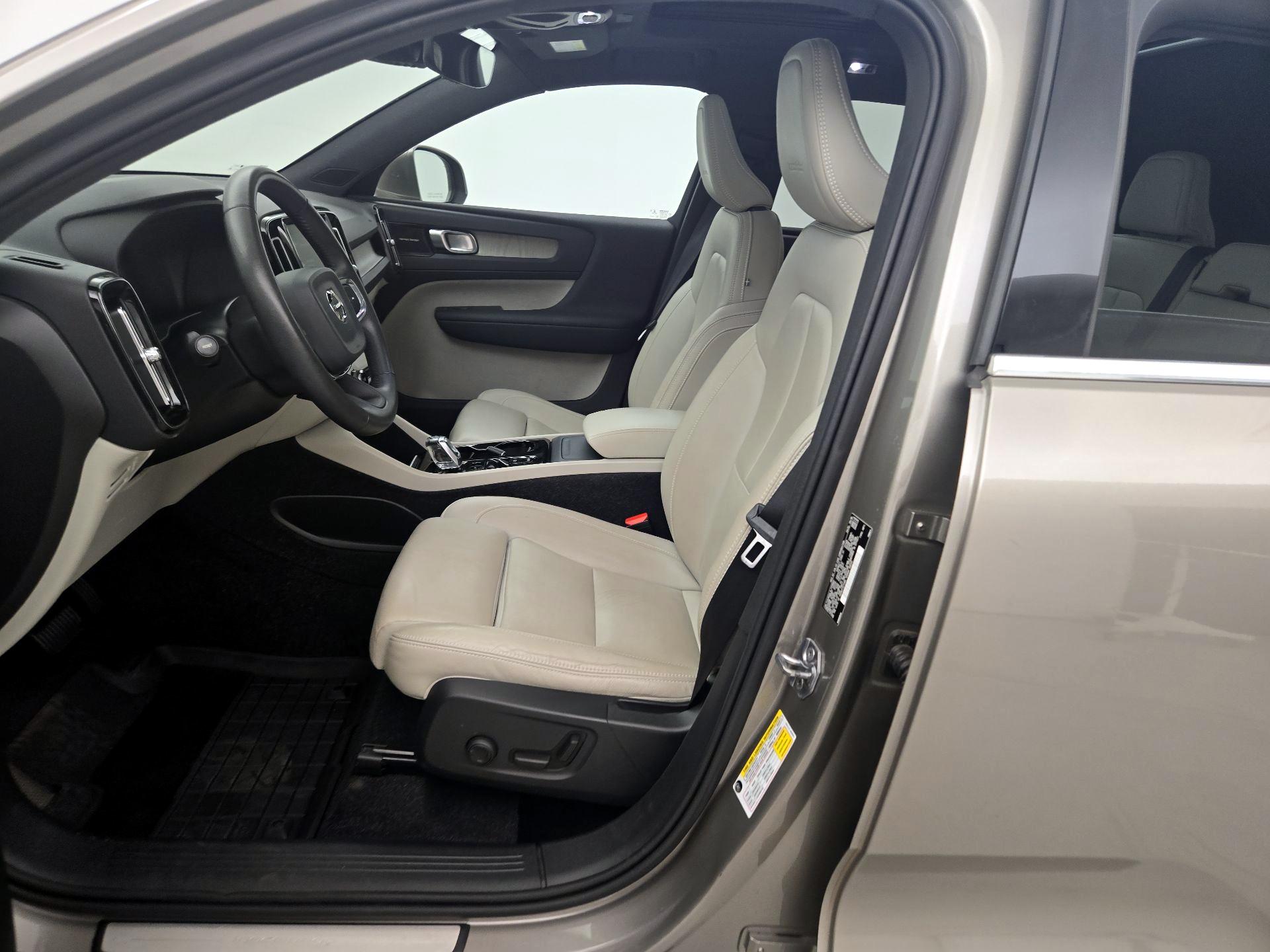 Thumbnail: 2020 Volvo XC40 - 11