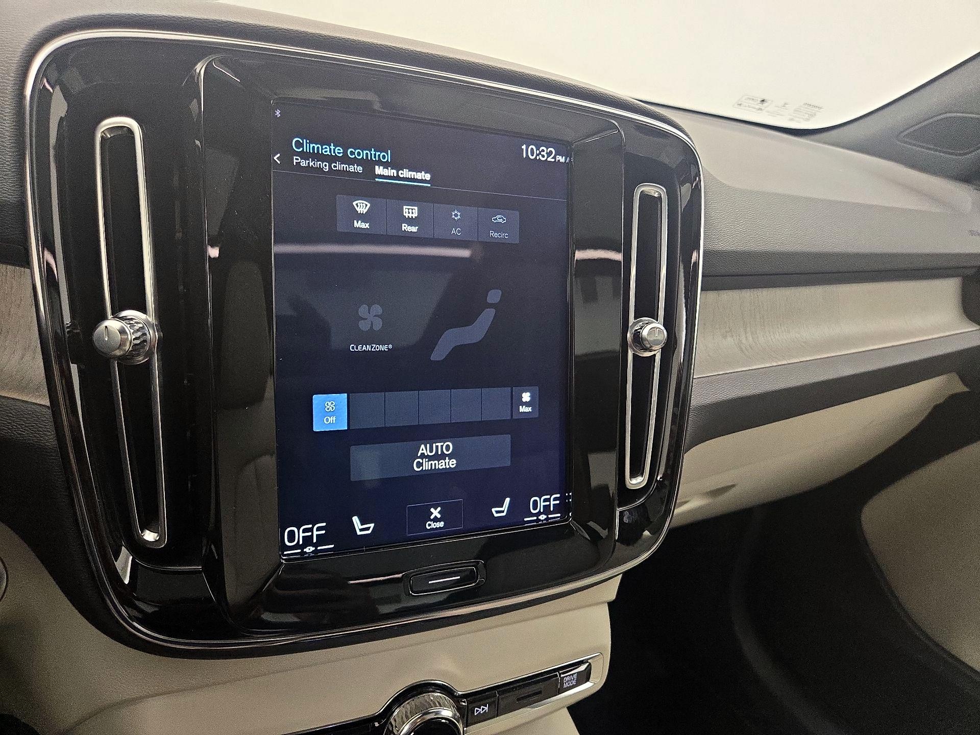 Thumbnail: 2020 Volvo XC40 - 17