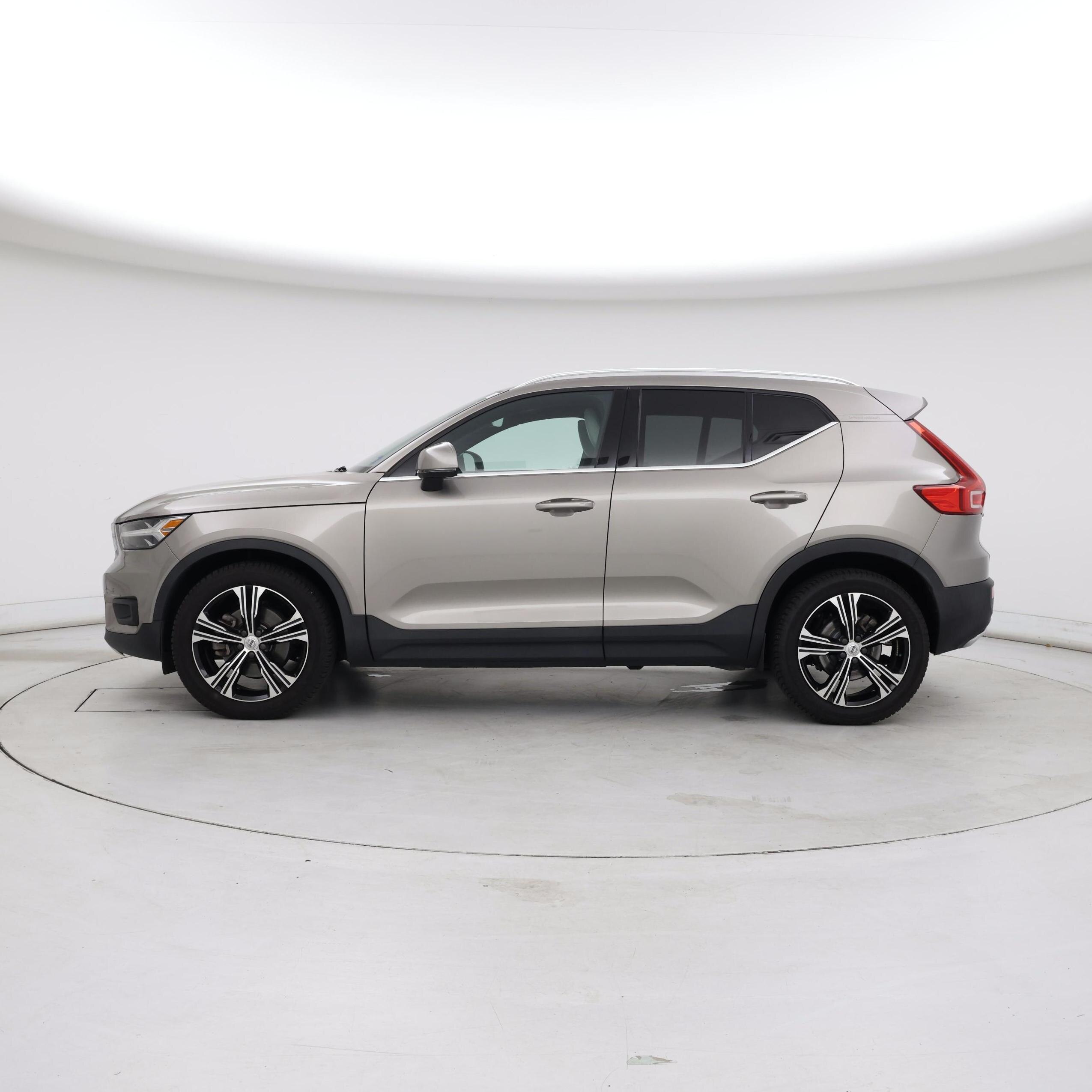 Thumbnail: 2020 Volvo XC40 - 3
