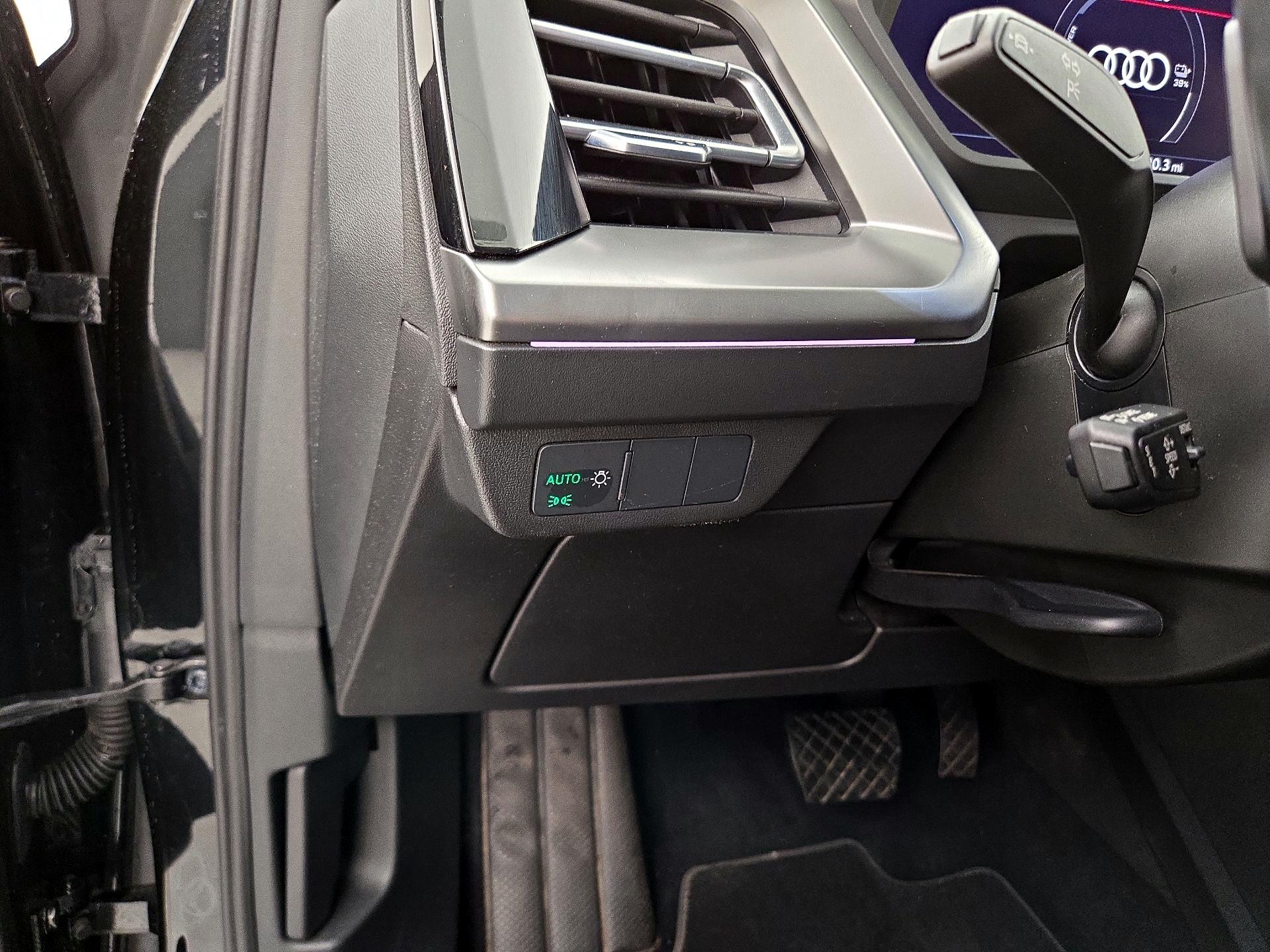 Thumbnail: 2022 Audi Q4 e-tron - 13