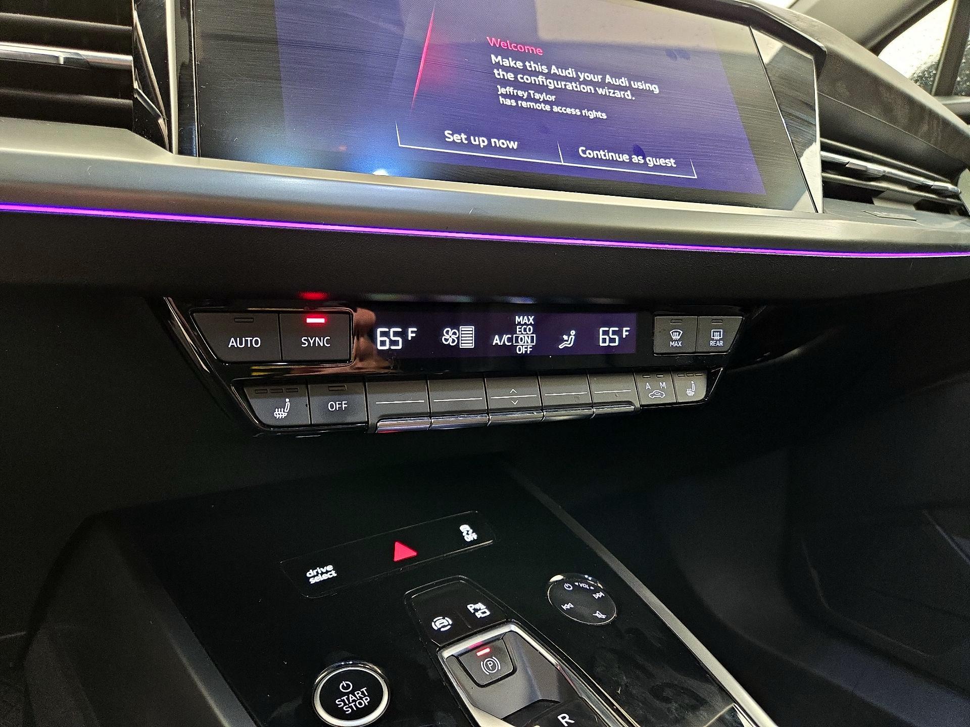 Thumbnail: 2022 Audi Q4 e-tron - 16