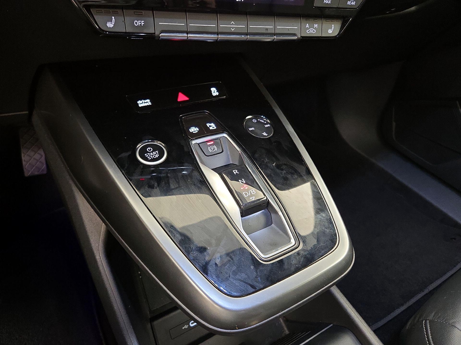 Thumbnail: 2022 Audi Q4 e-tron - 17