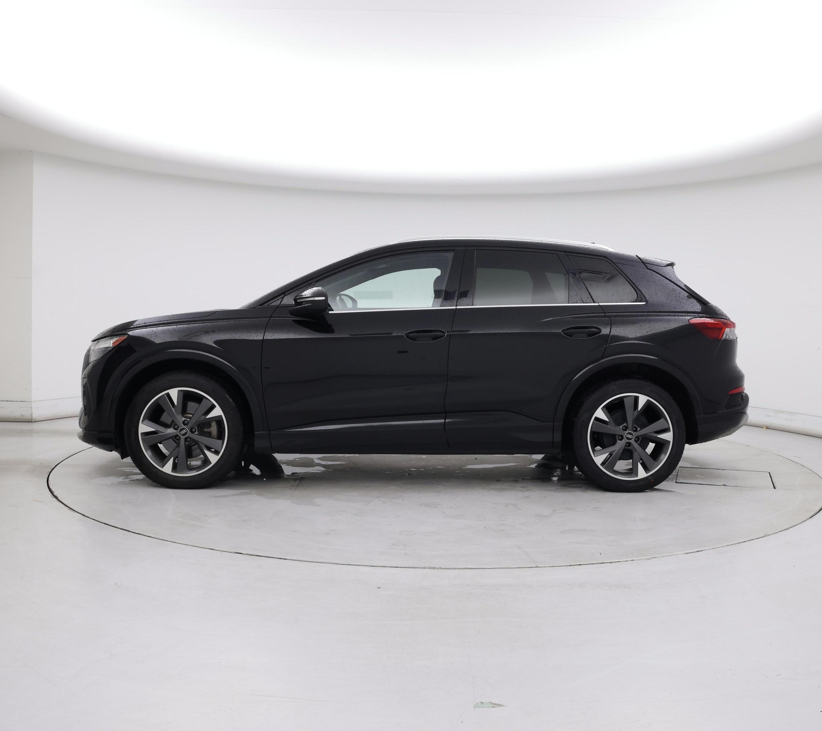 Thumbnail: 2022 Audi Q4 e-tron - 3