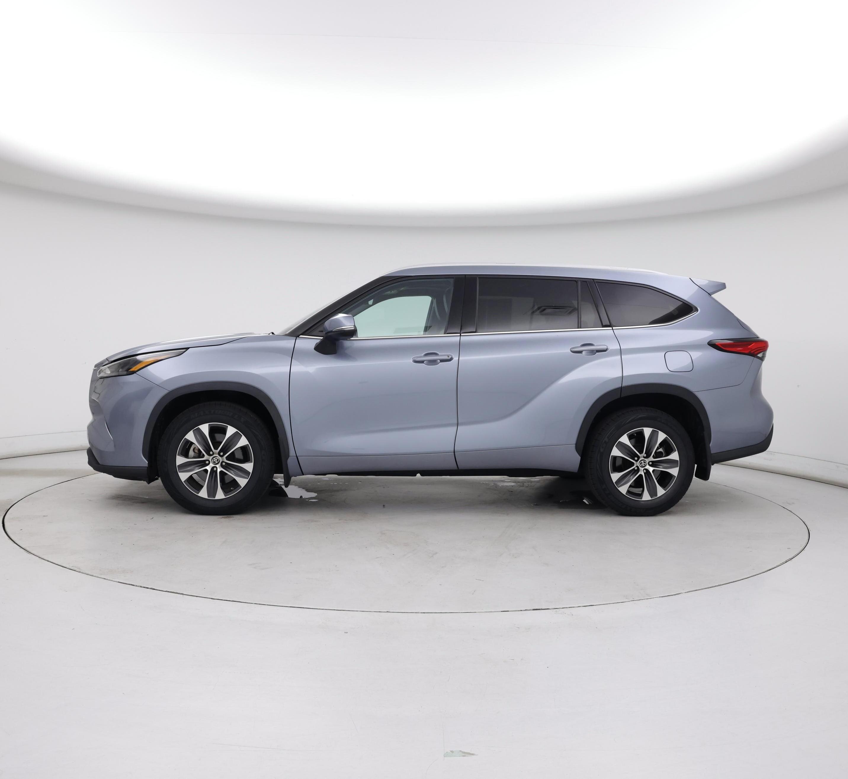 Thumbnail: 2022 Toyota Highlander - 3