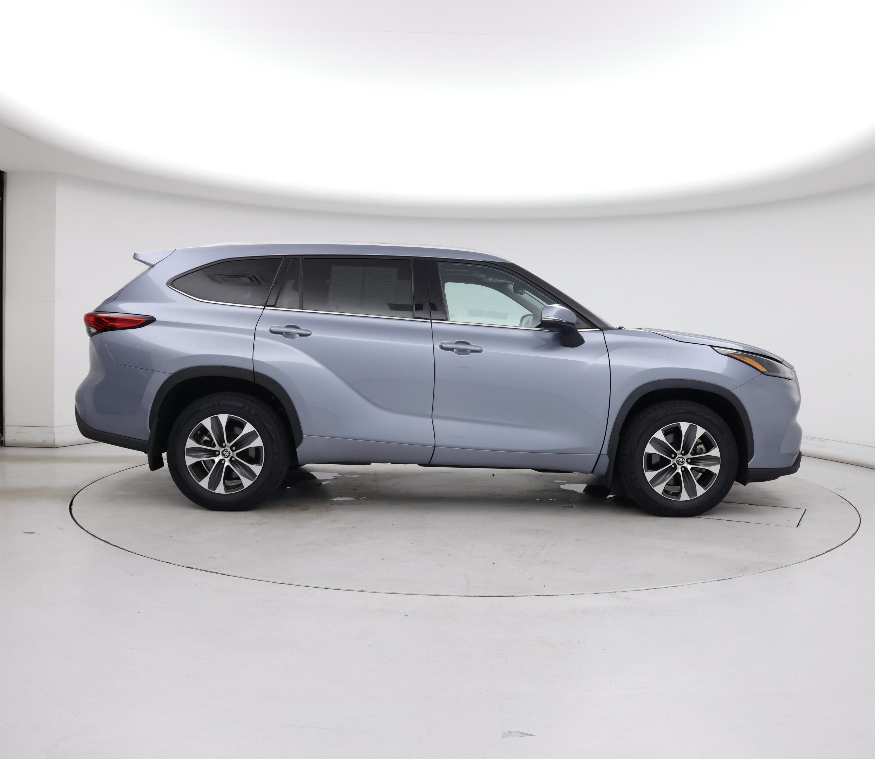 Thumbnail: 2022 Toyota Highlander - 7