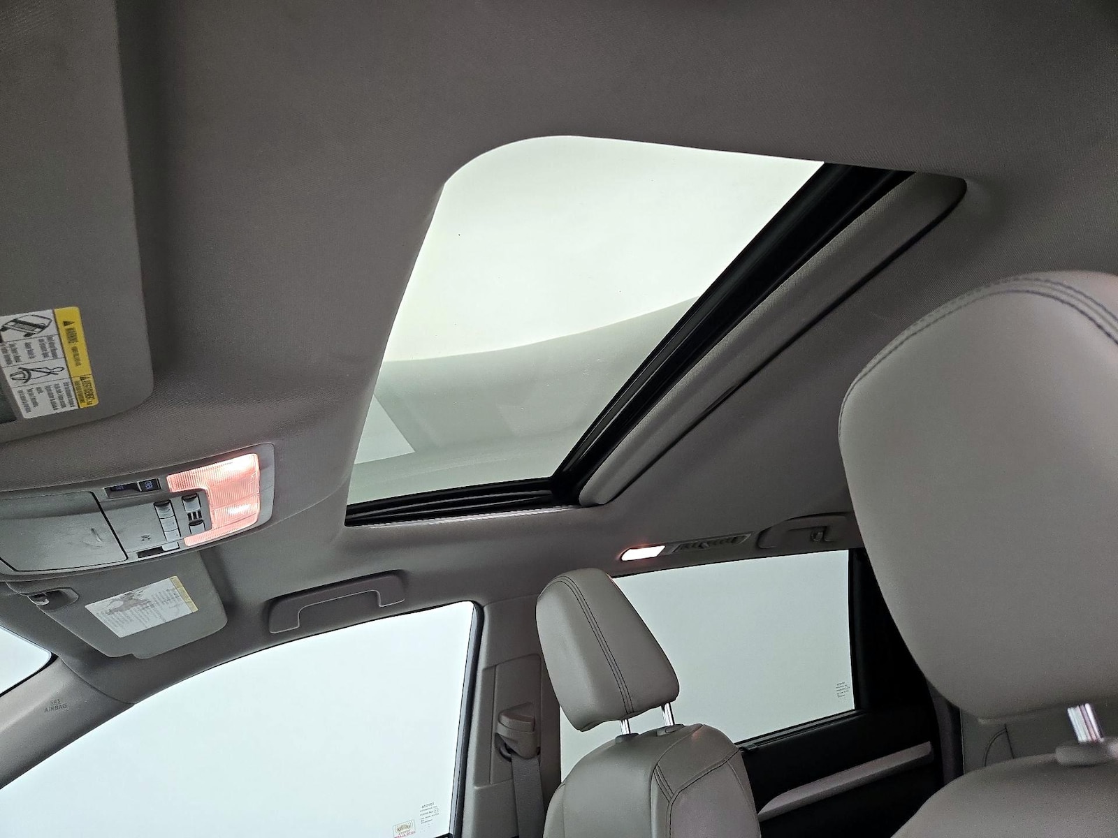 Sunroof(s) & Overhead Airbags